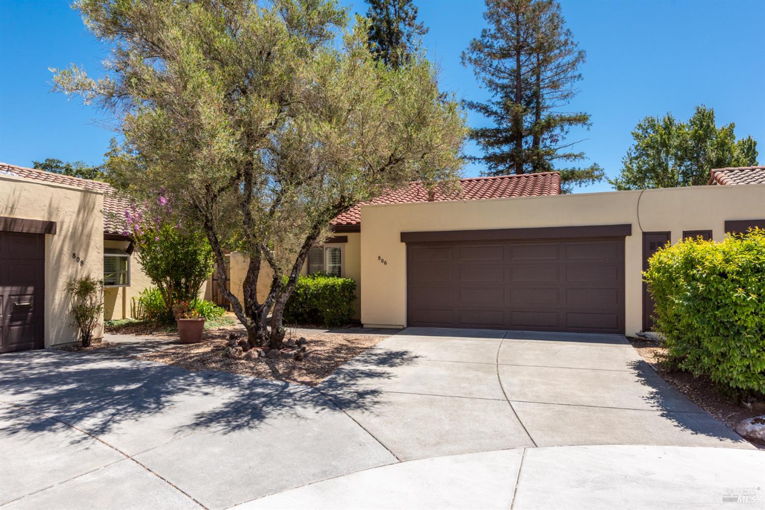 806 Shady Oak Drive