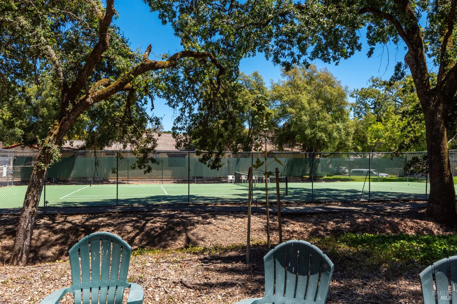 806 Shady Oak Drive