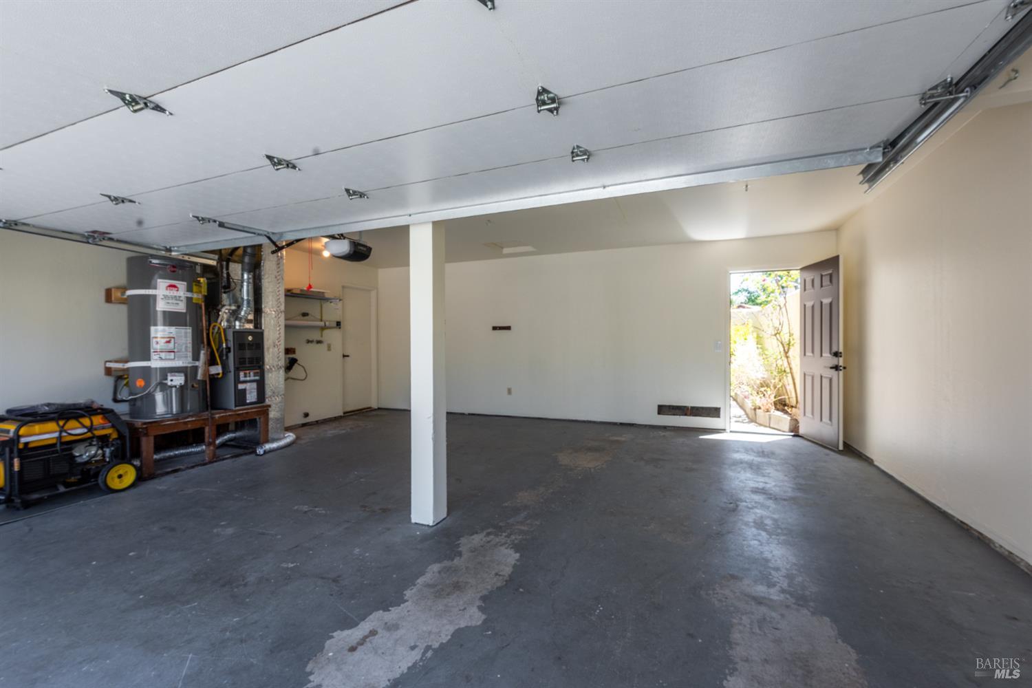 806 Shady Oak Drive