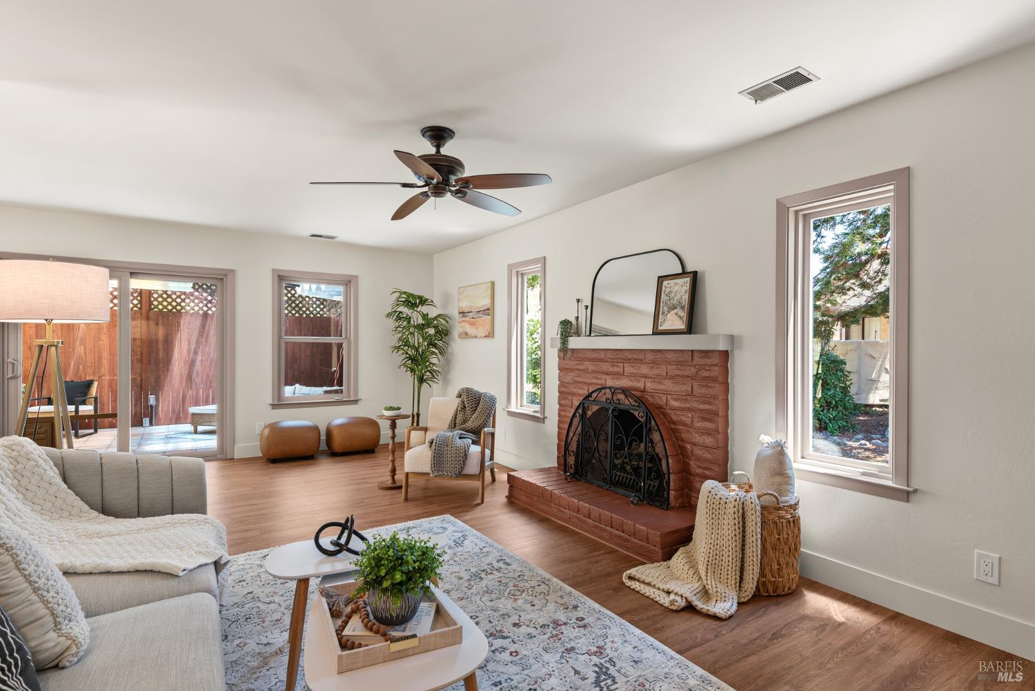 806 Shady Oak Drive