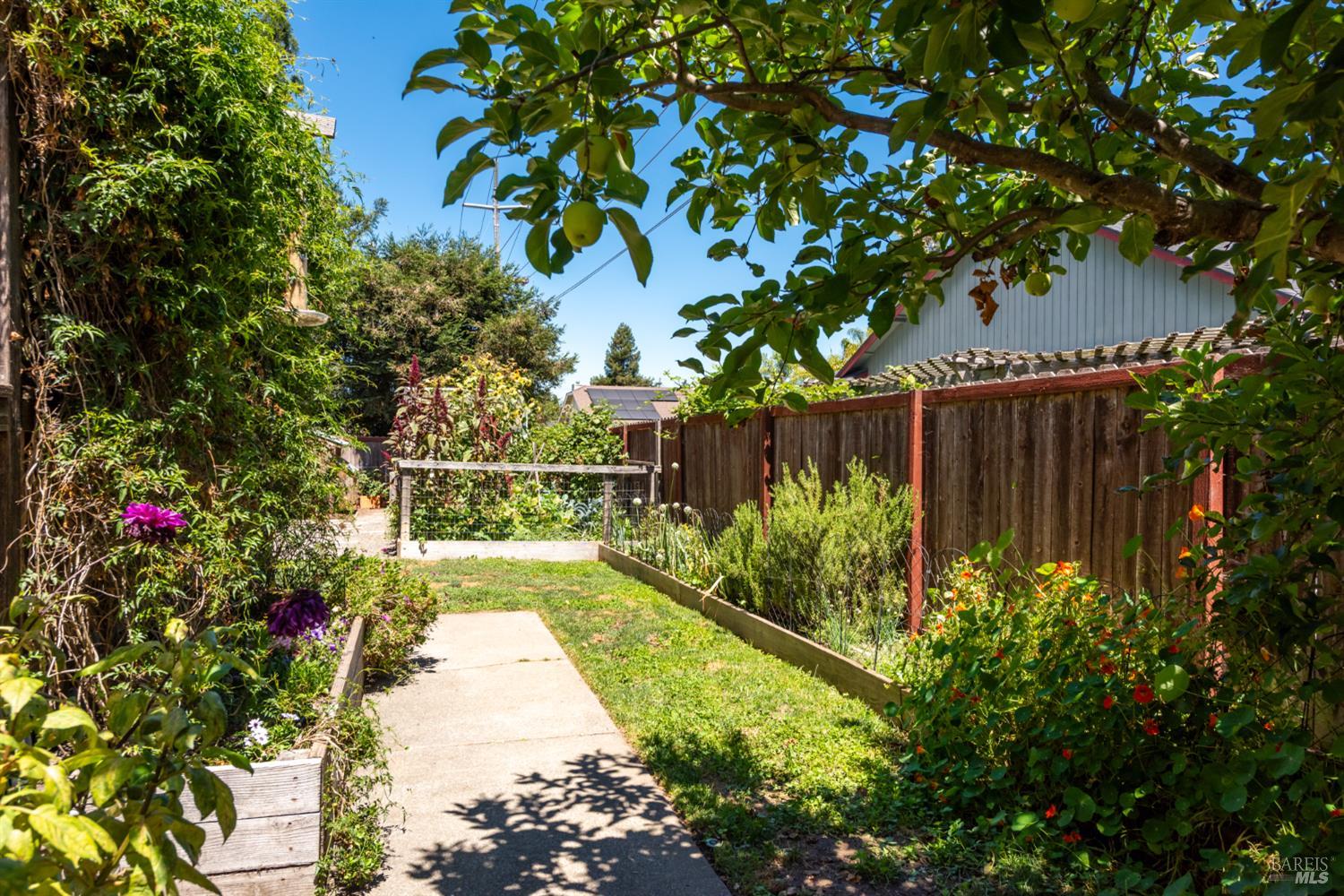 2528 Pawnee Street