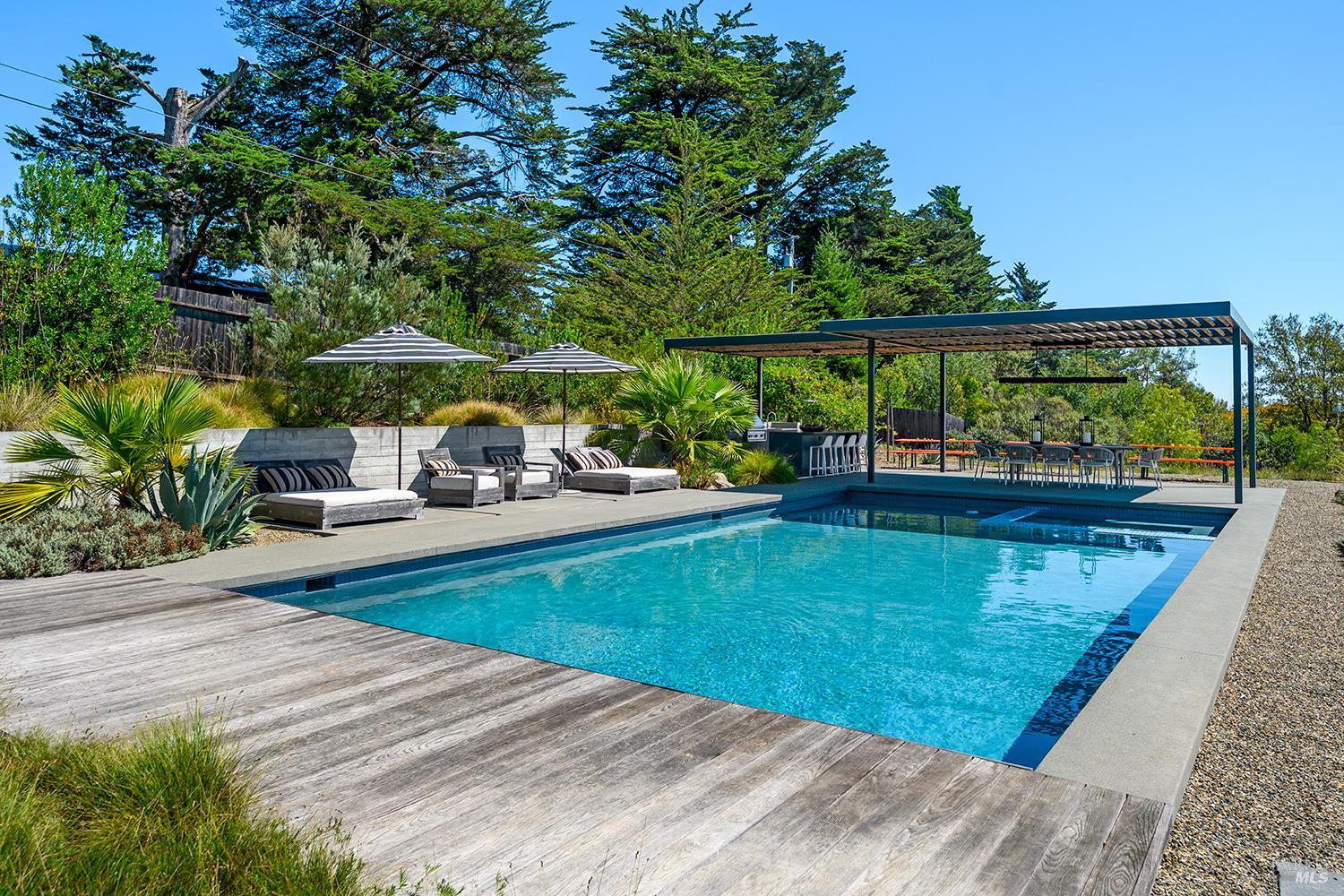 2039 Burnside Road