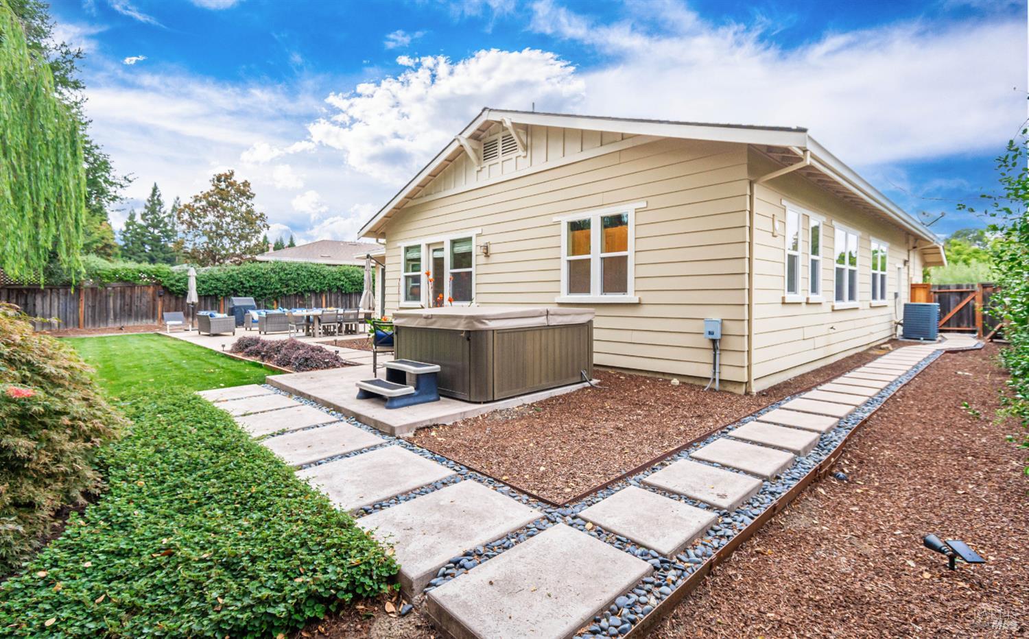3234 Atherton Circle