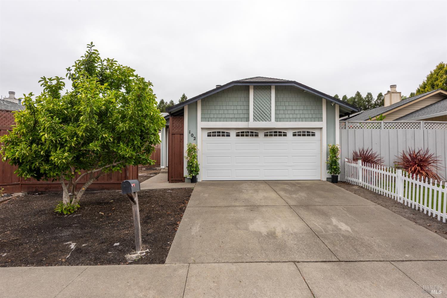 102 Pinewood Court