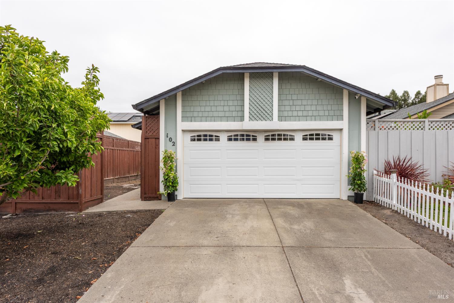 102 Pinewood Court