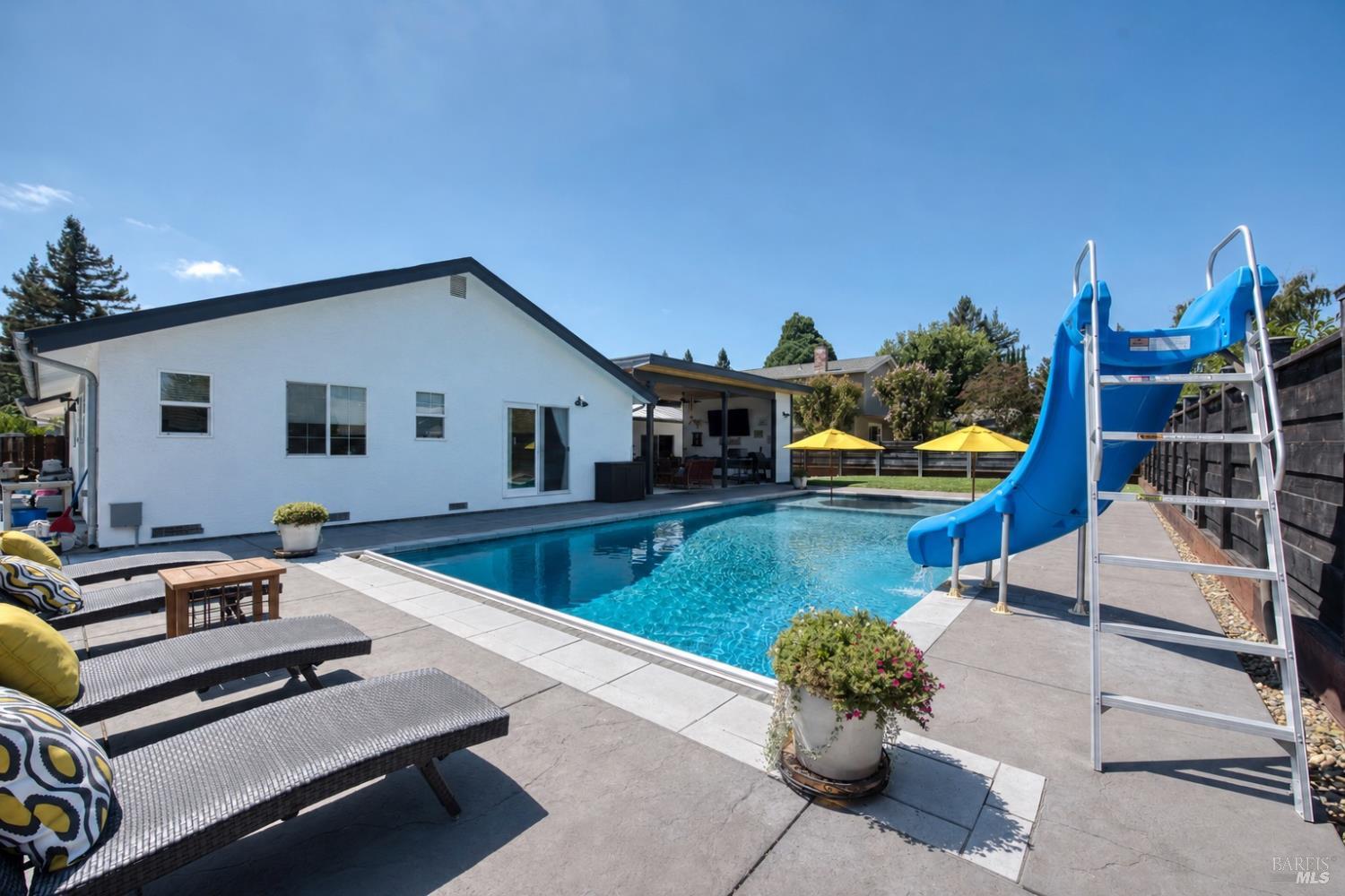 3366 Linda Mesa Way