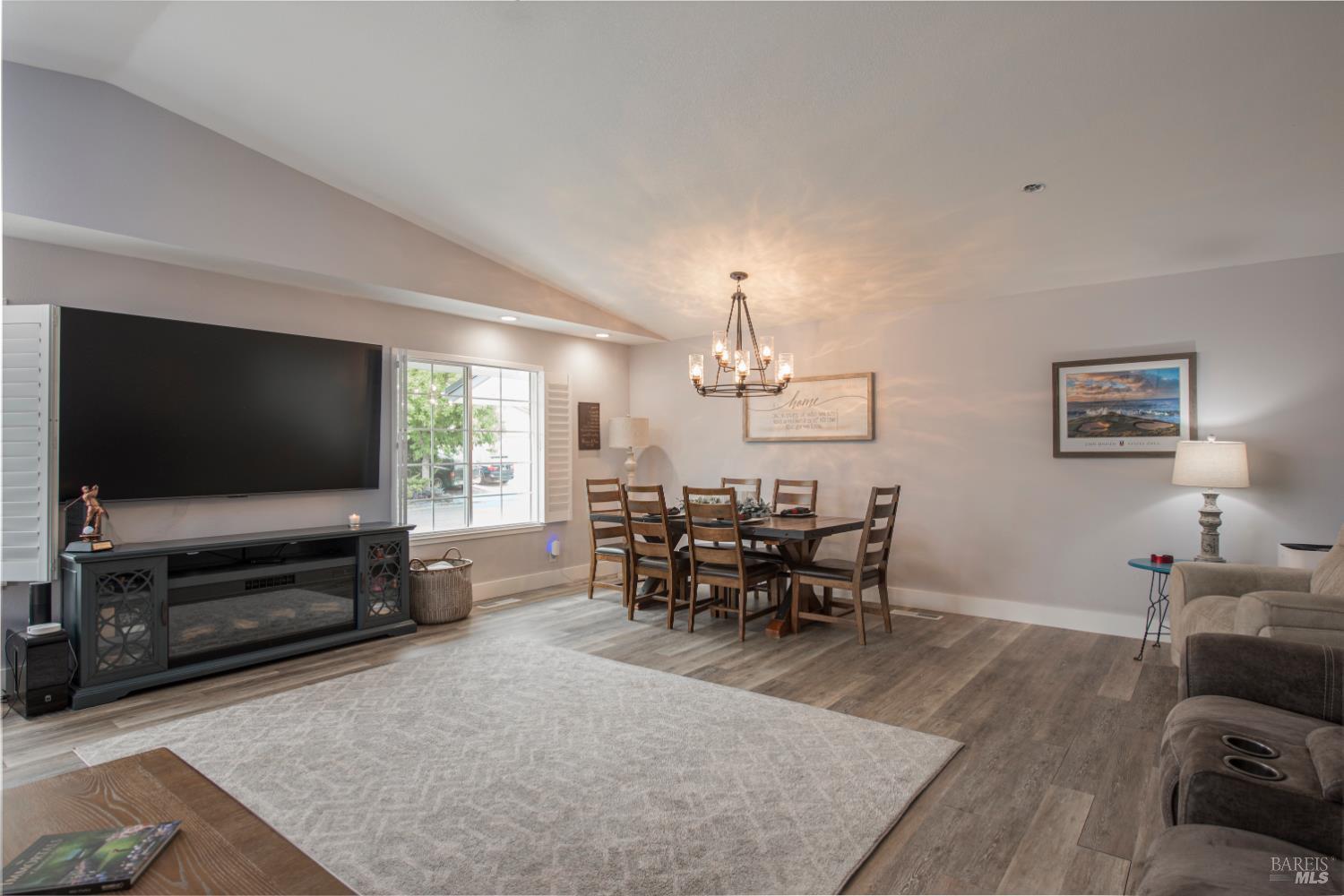 3366 Linda Mesa Way
