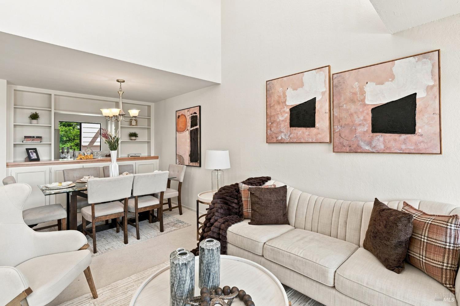 655 Via Casitas