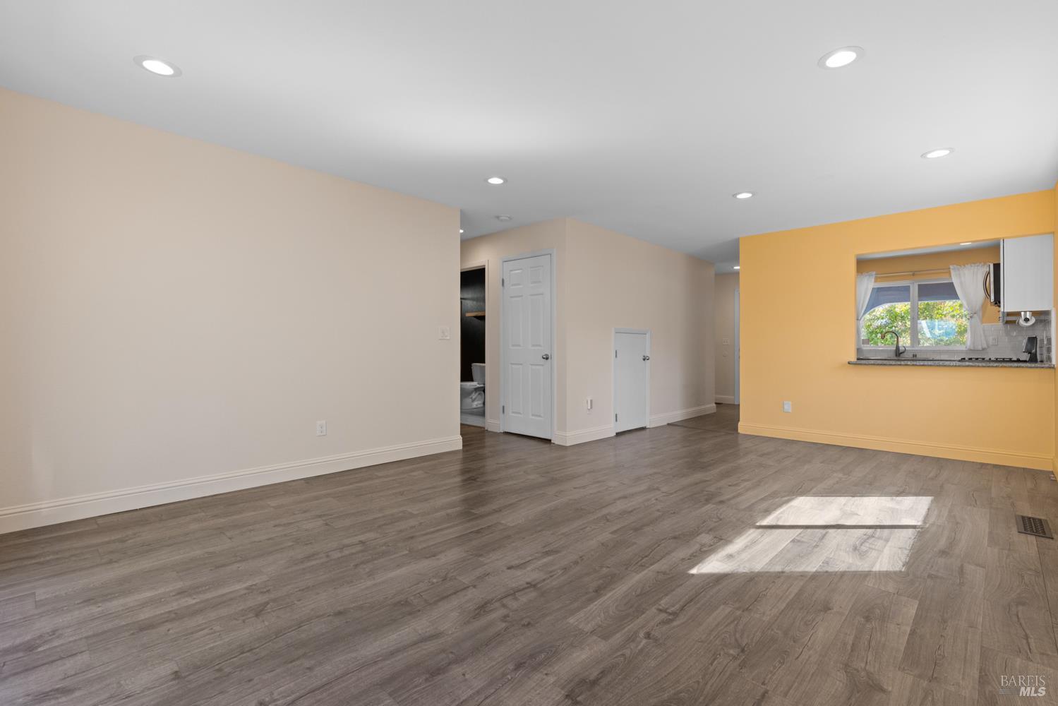 971 Hacienda Circle
