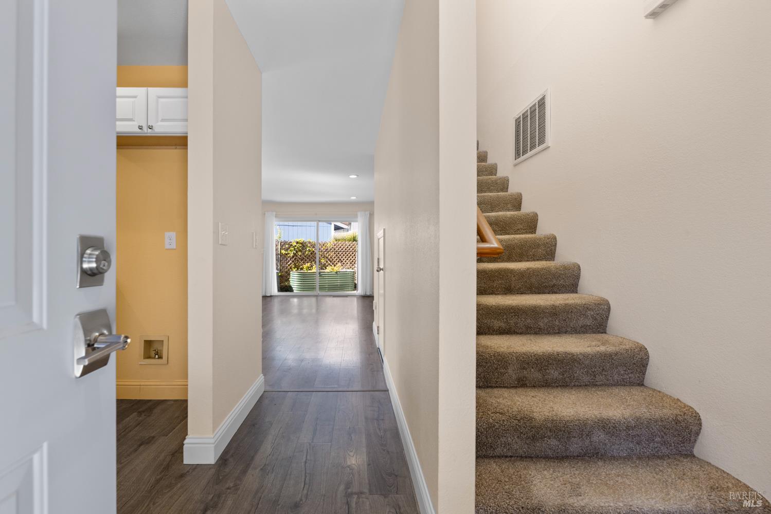 971 Hacienda Circle