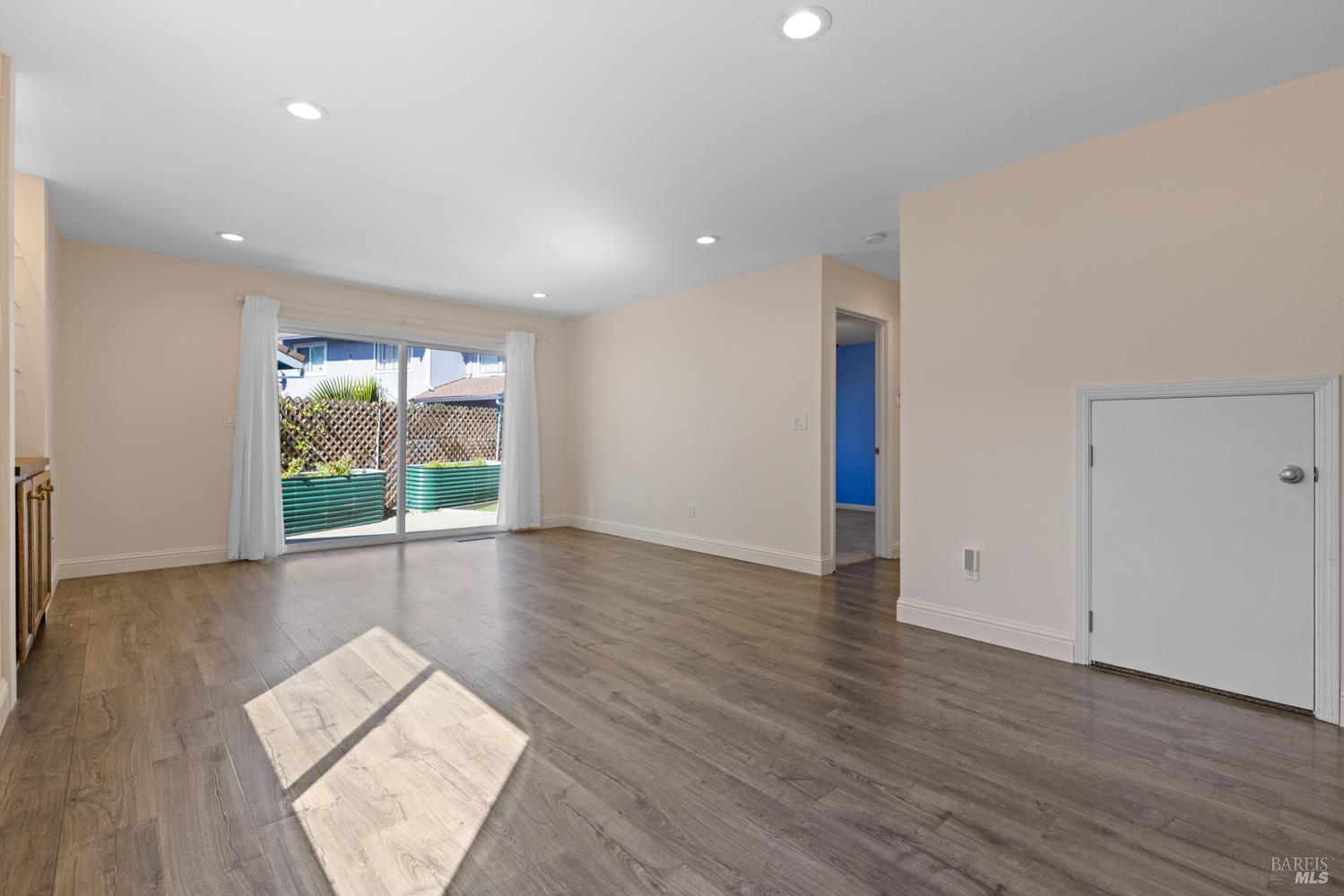 971 Hacienda Circle