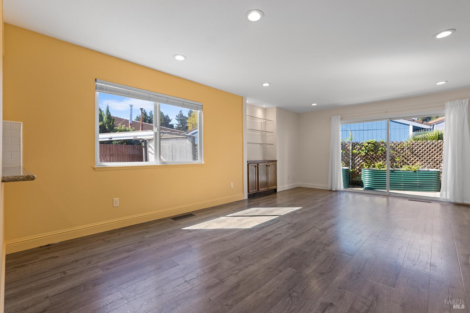 971 Hacienda Circle