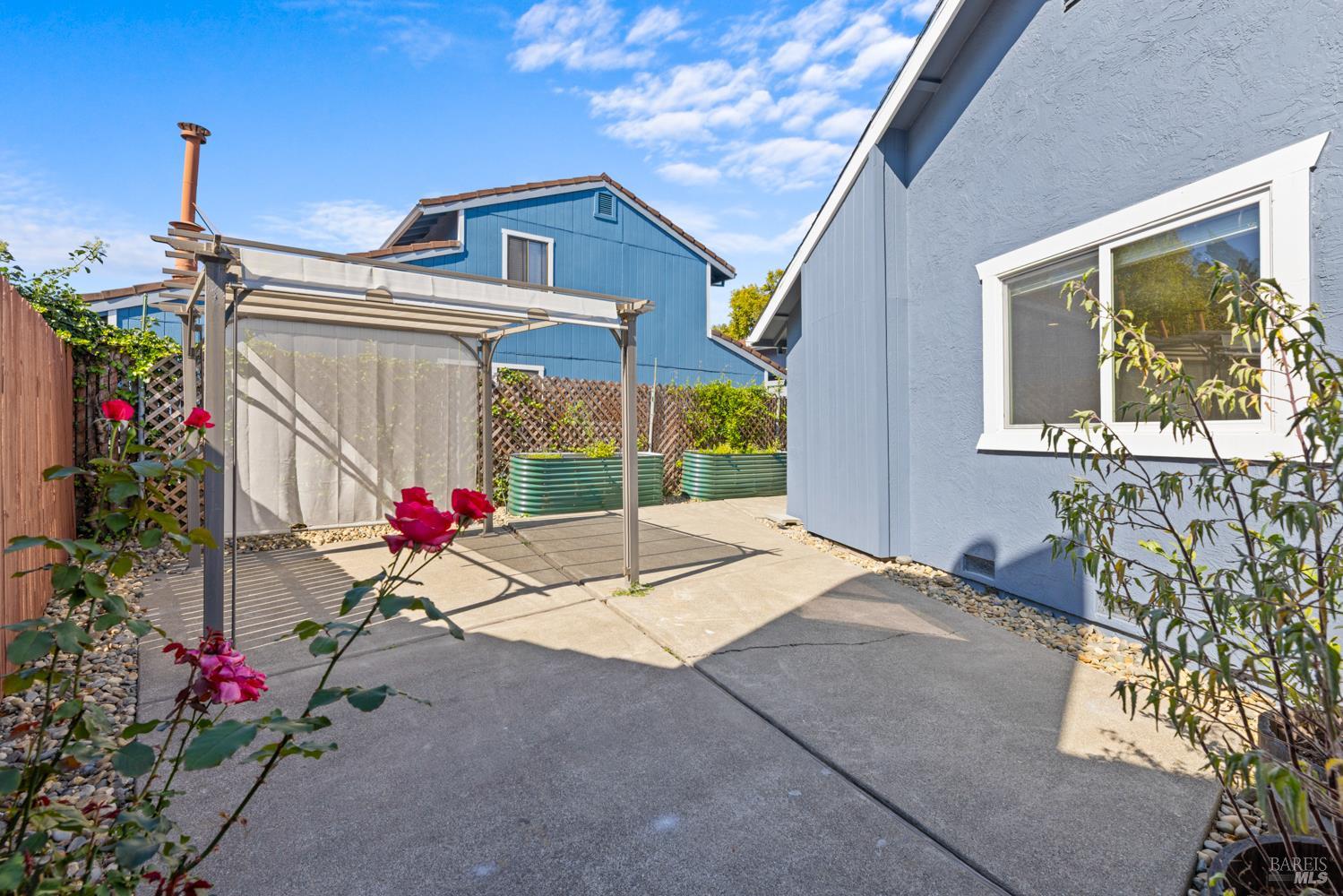 971 Hacienda Circle