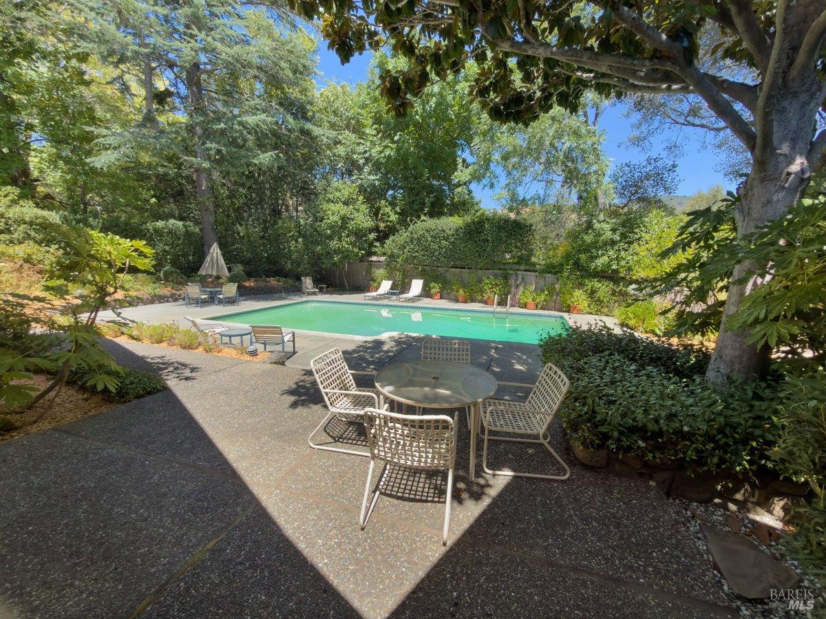 21 Dutch Valley Lane
