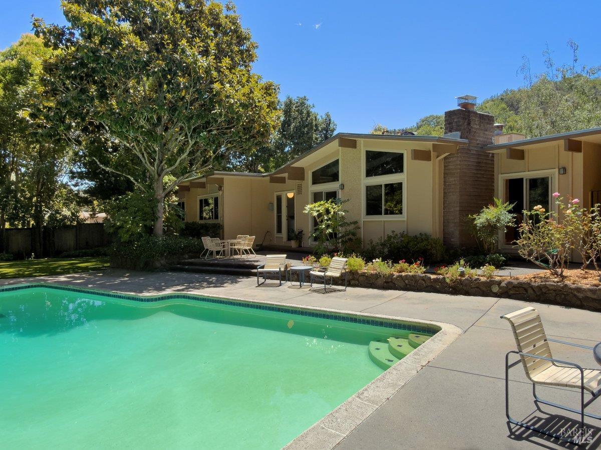 21 Dutch Valley Lane