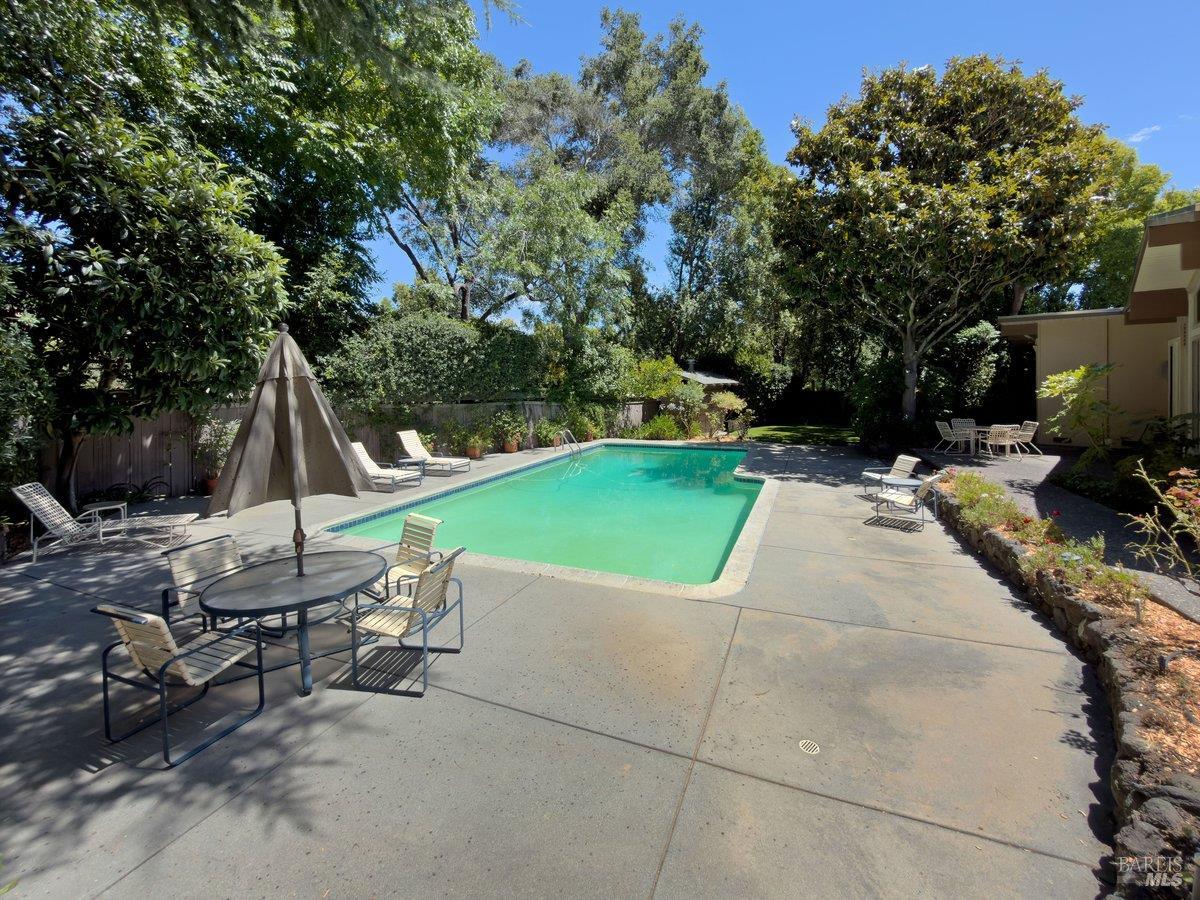 21 Dutch Valley Lane