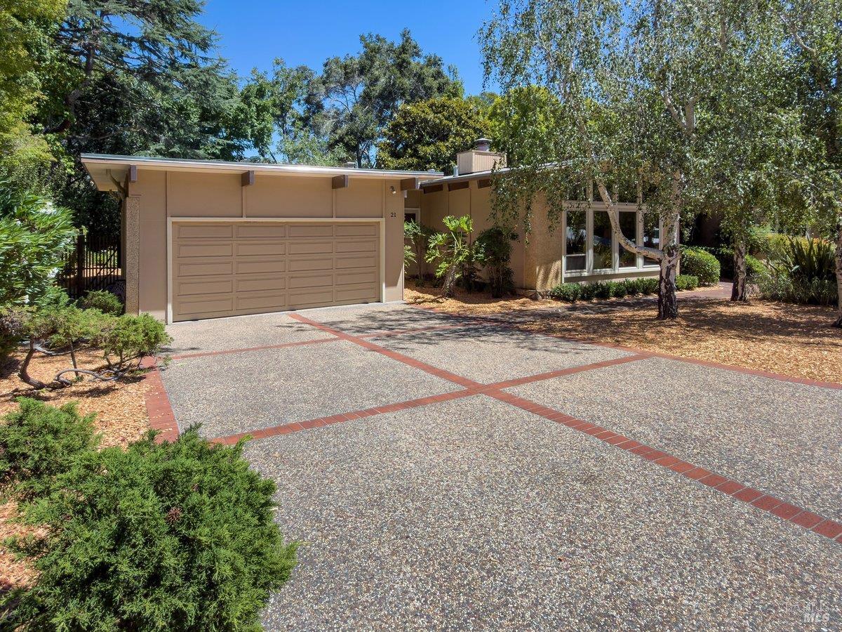 21 Dutch Valley Lane