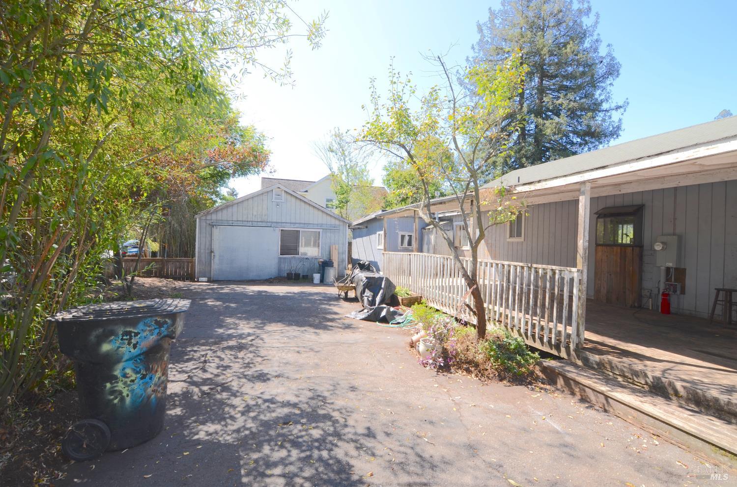 2610 Giffen Avenue