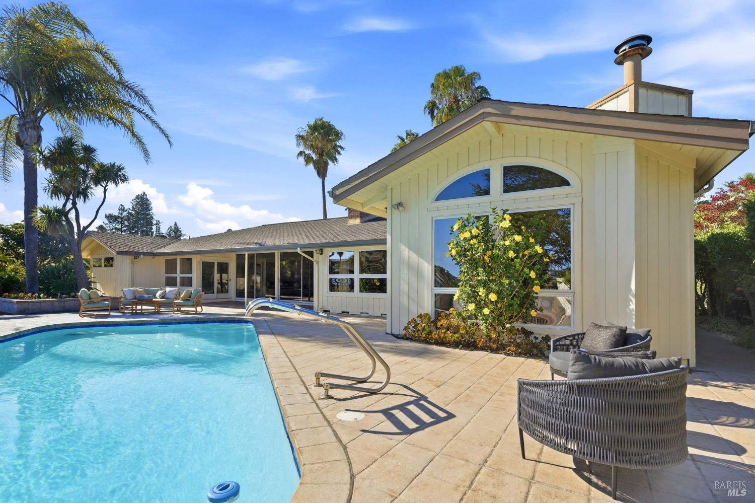 16 Aqua Vista Drive