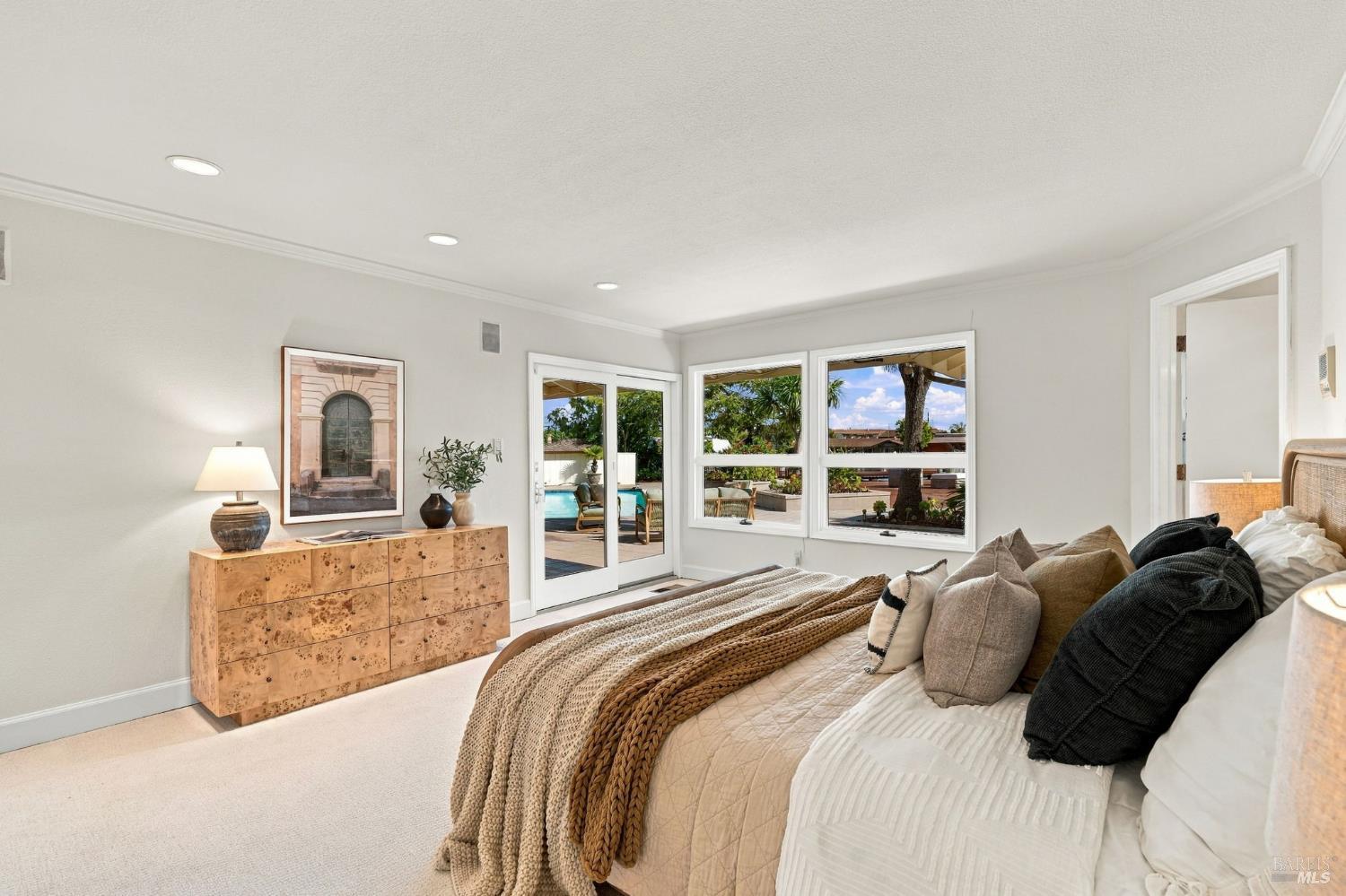 16 Aqua Vista Drive