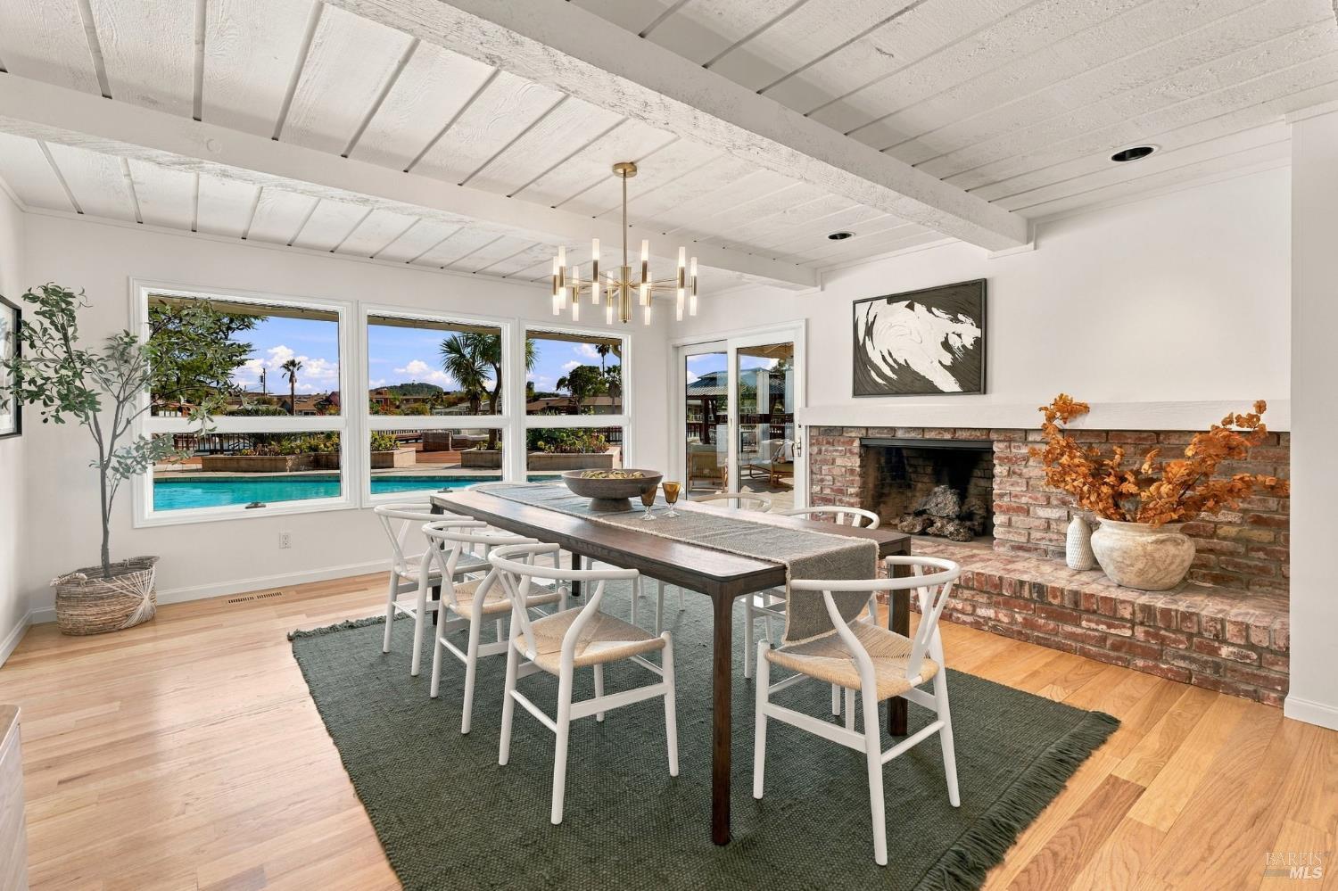 16 Aqua Vista Drive