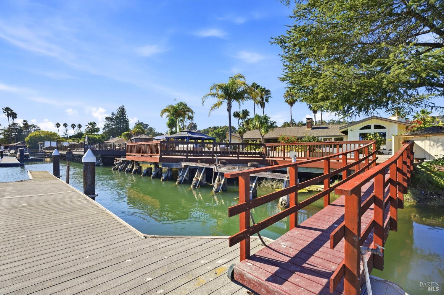 16 Aqua Vista Drive