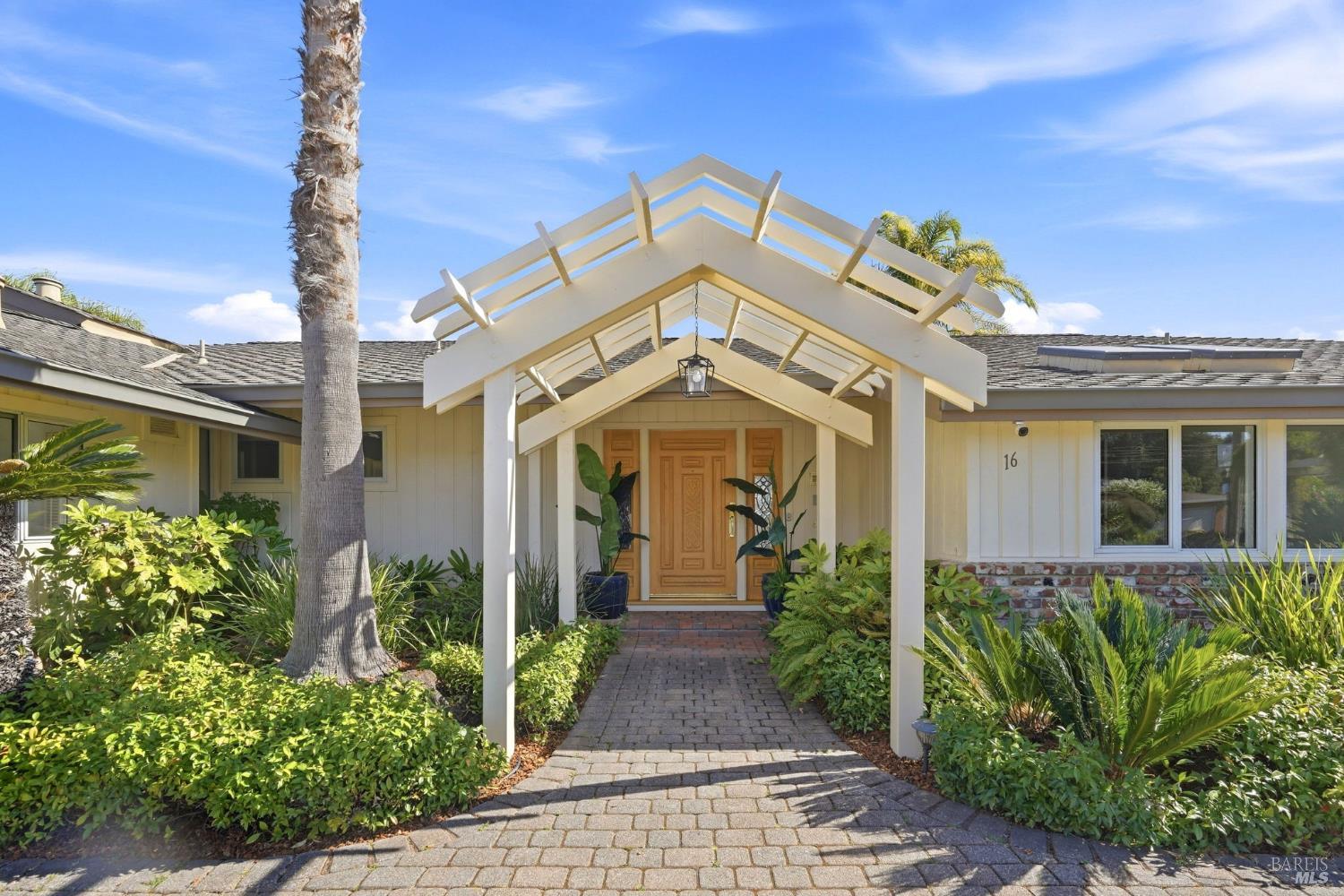 16 Aqua Vista Drive