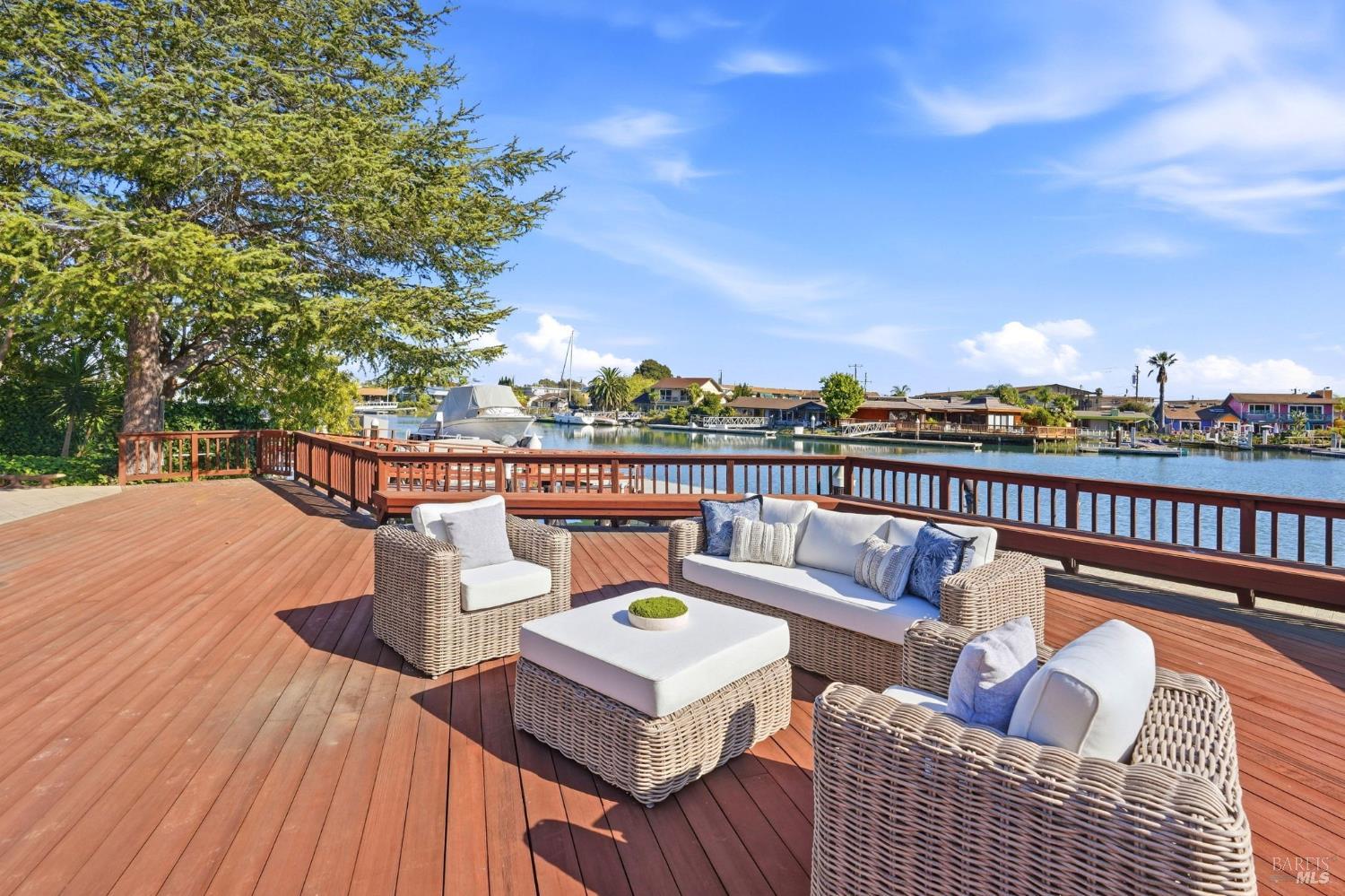 16 Aqua Vista Drive