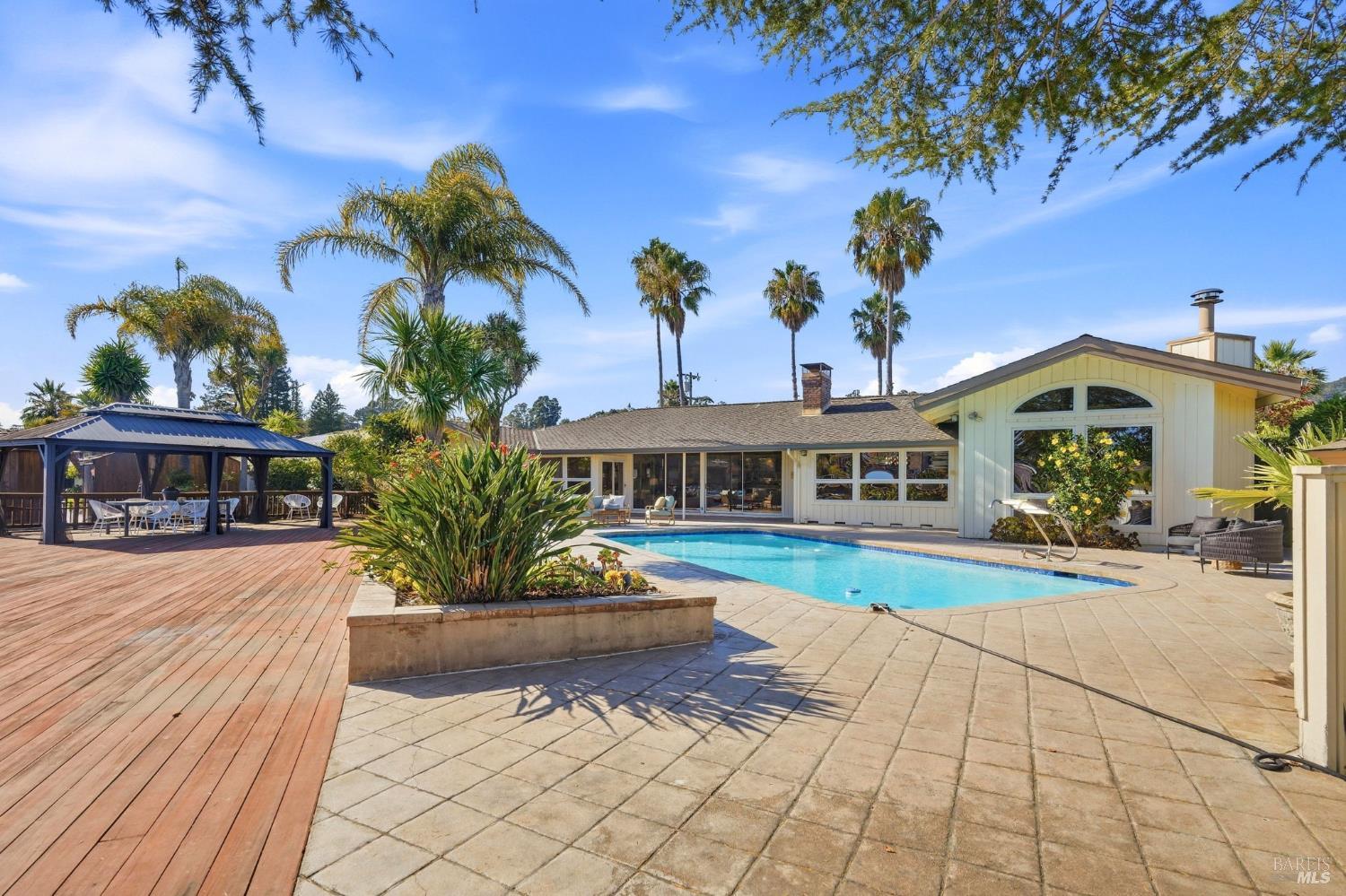 16 Aqua Vista Drive