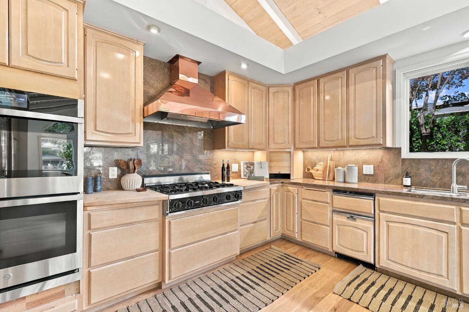 16 Aqua Vista Drive