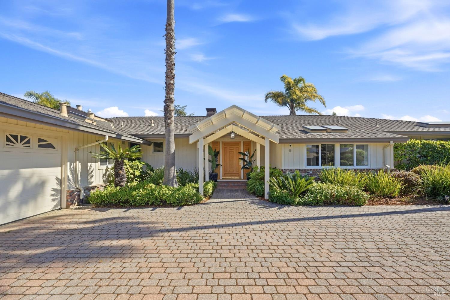 16 Aqua Vista Drive