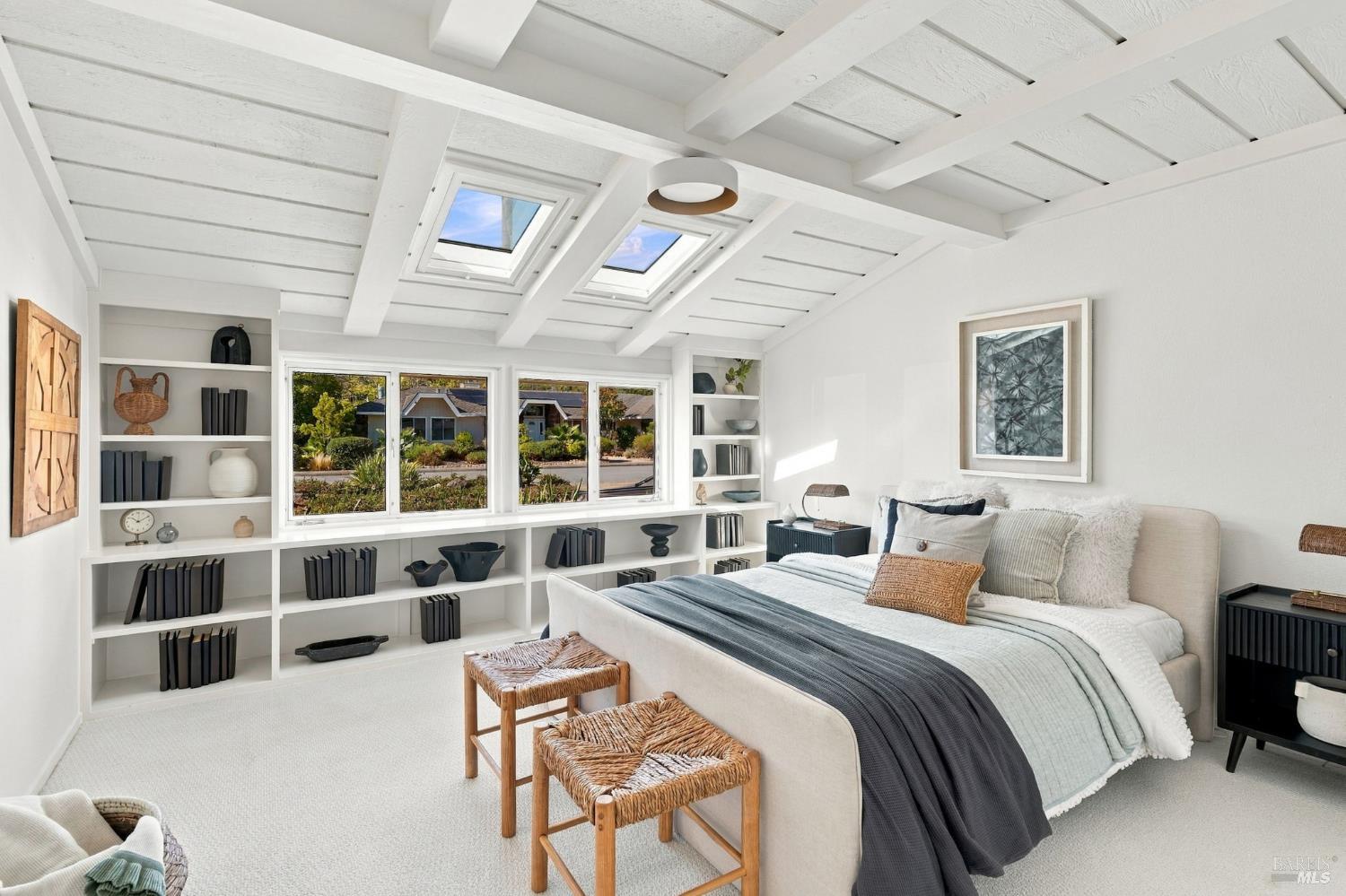 16 Aqua Vista Drive