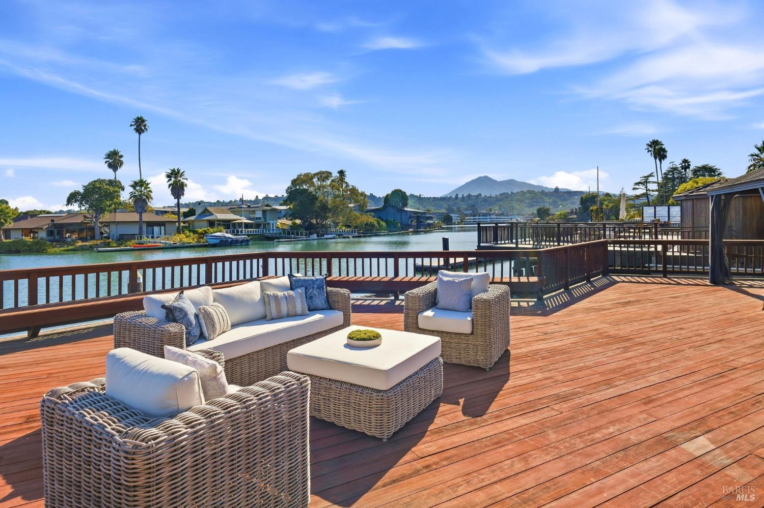 16 Aqua Vista Drive