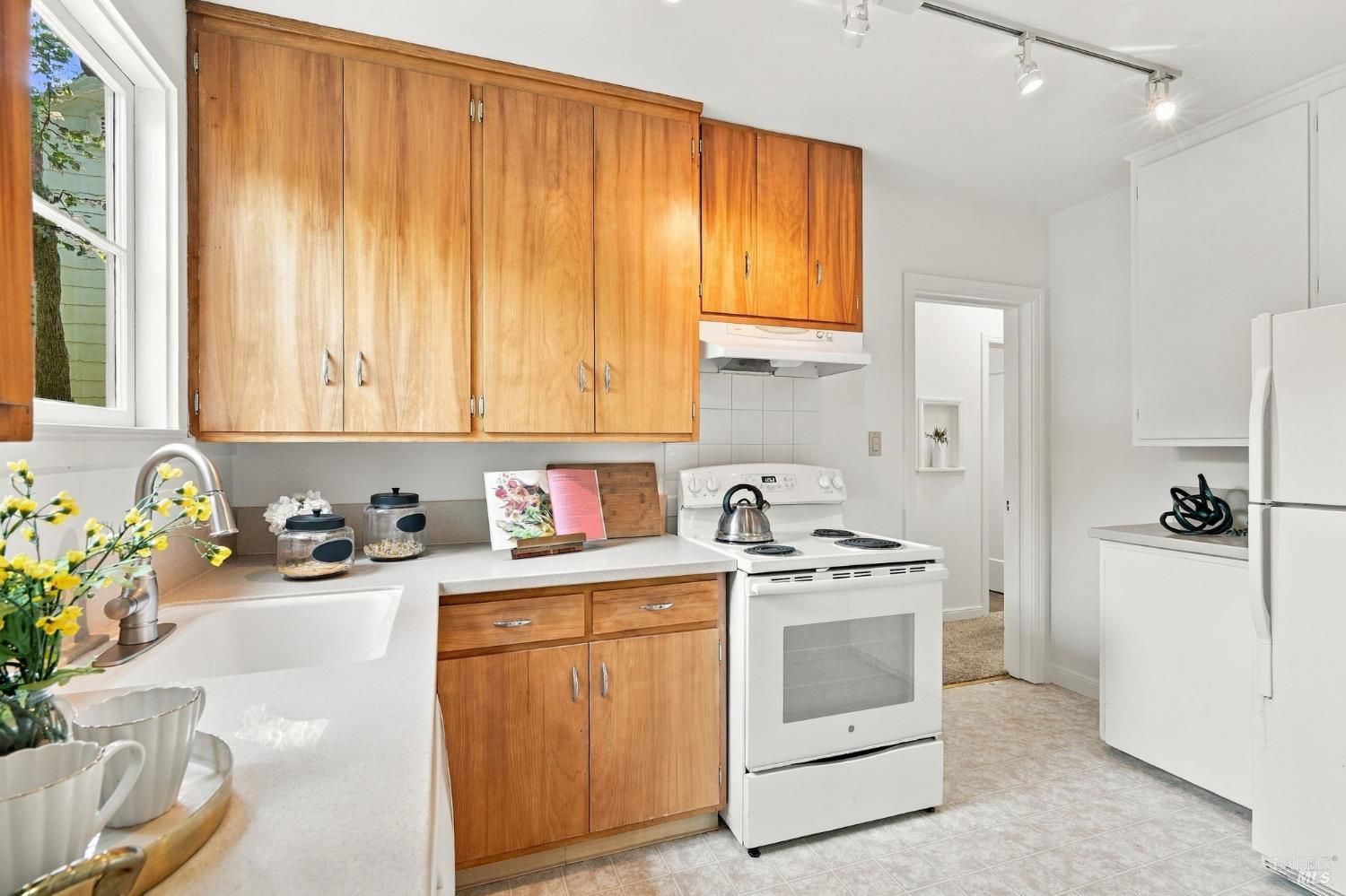 3 Emlin Place