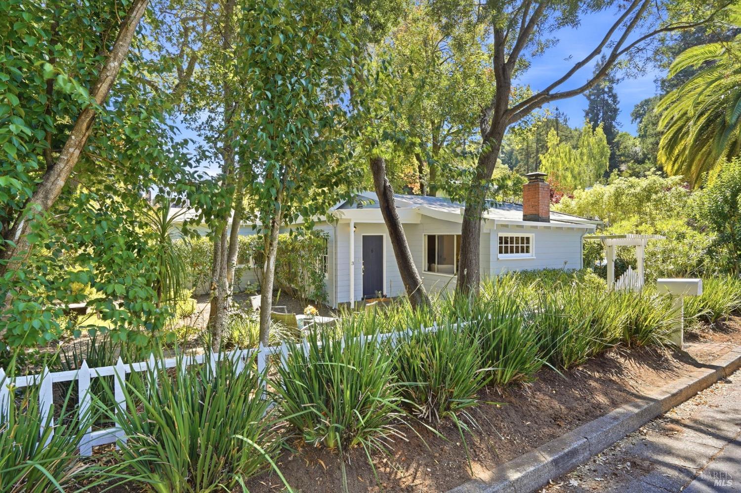 3 Emlin Place