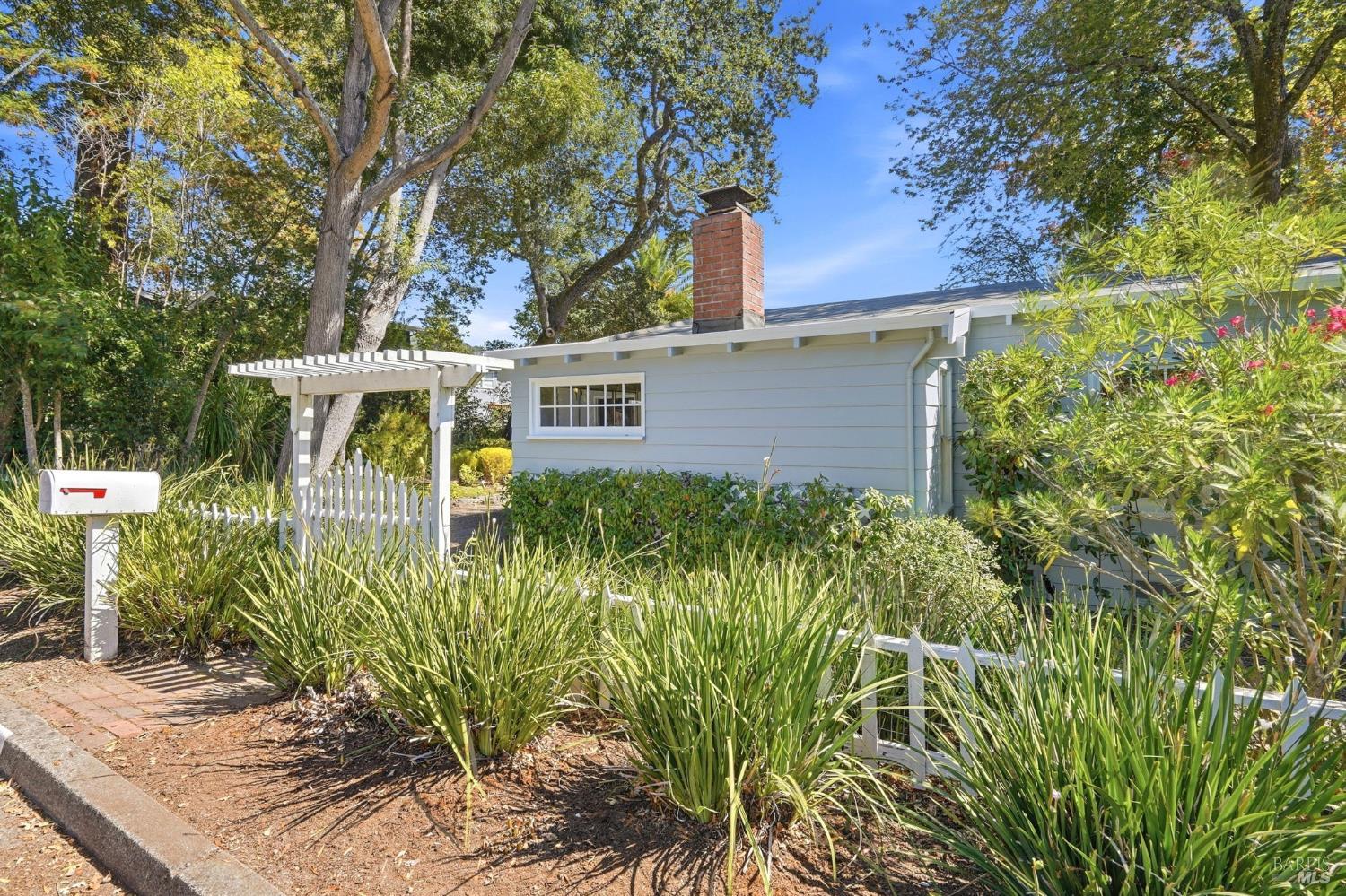 3 Emlin Place