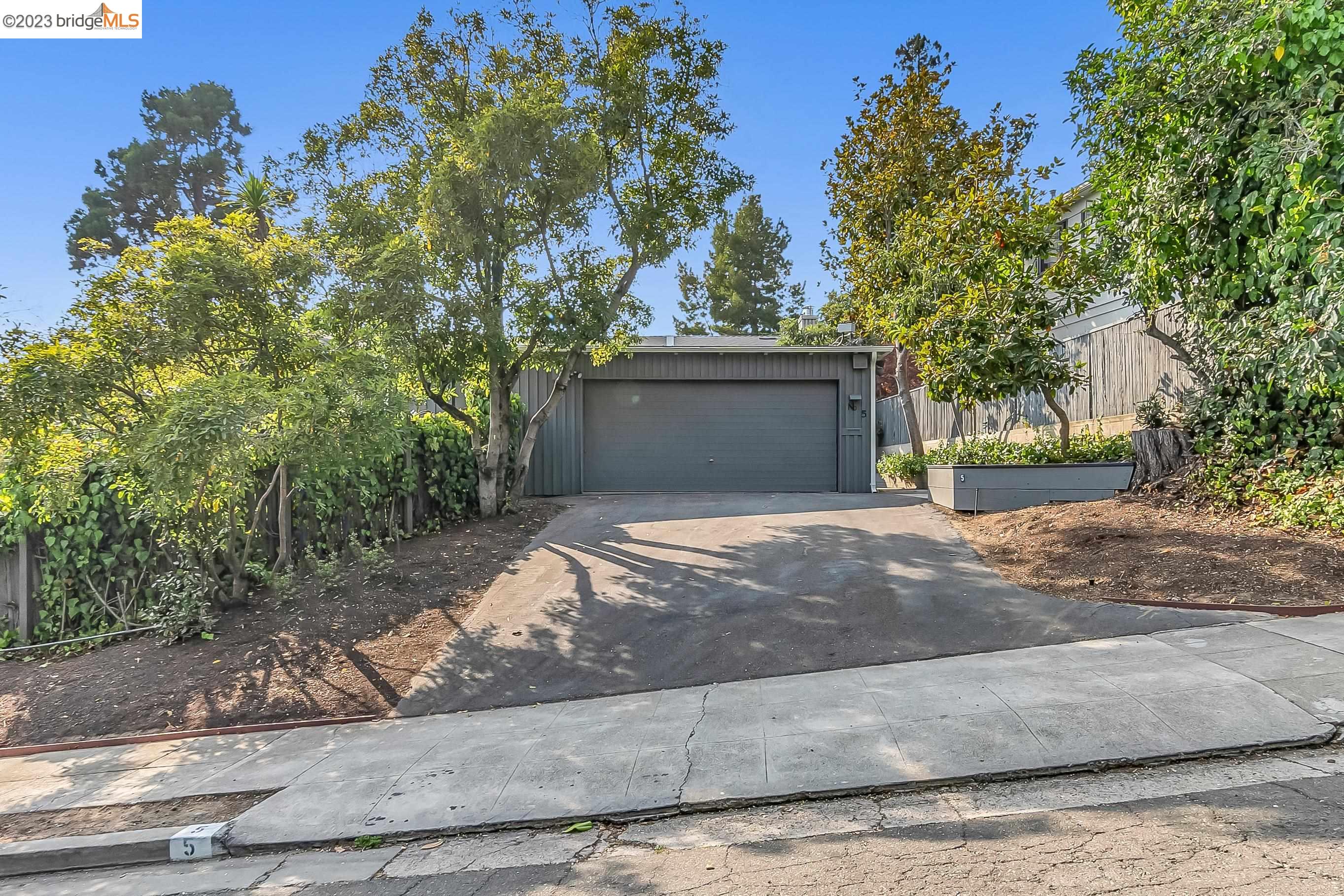 5 Sotelo Avenue