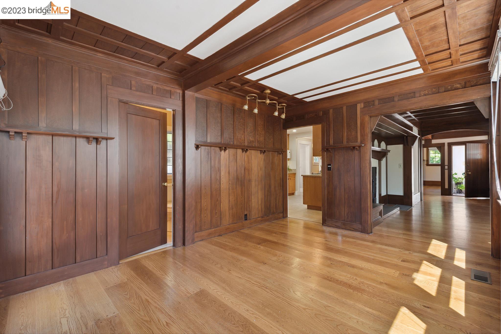 121 Hillside Ave