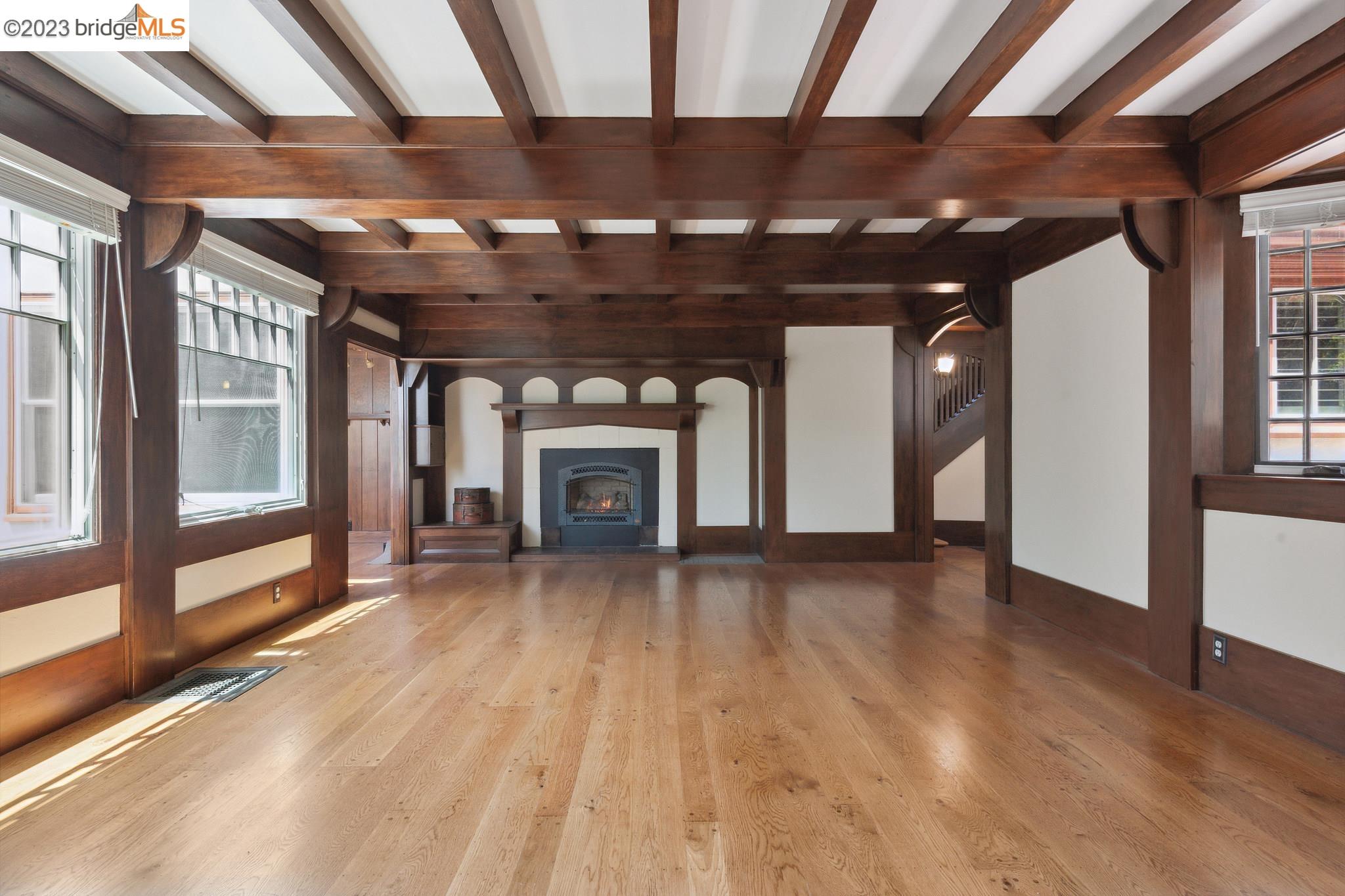 121 Hillside Ave