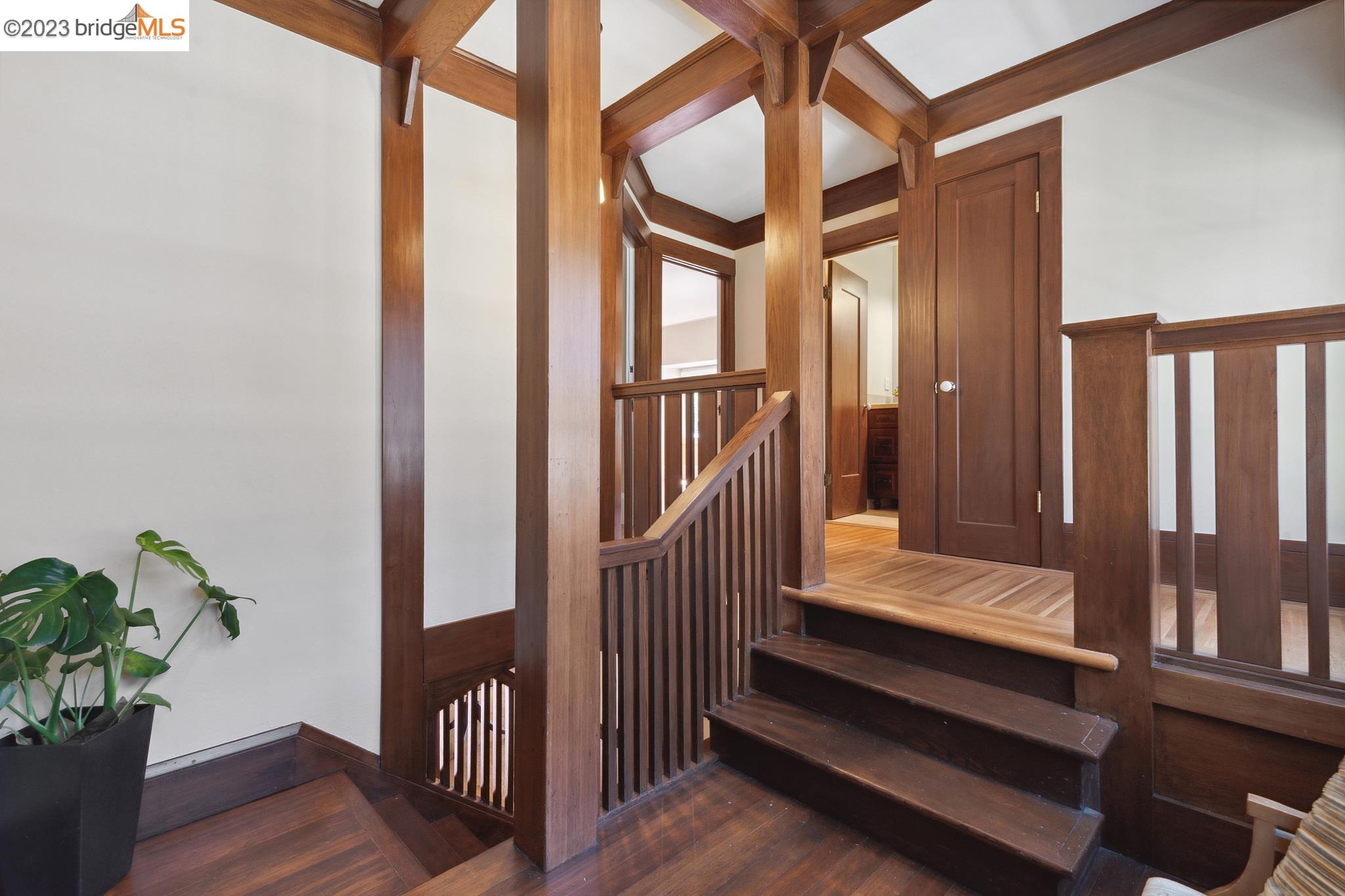 121 Hillside Ave