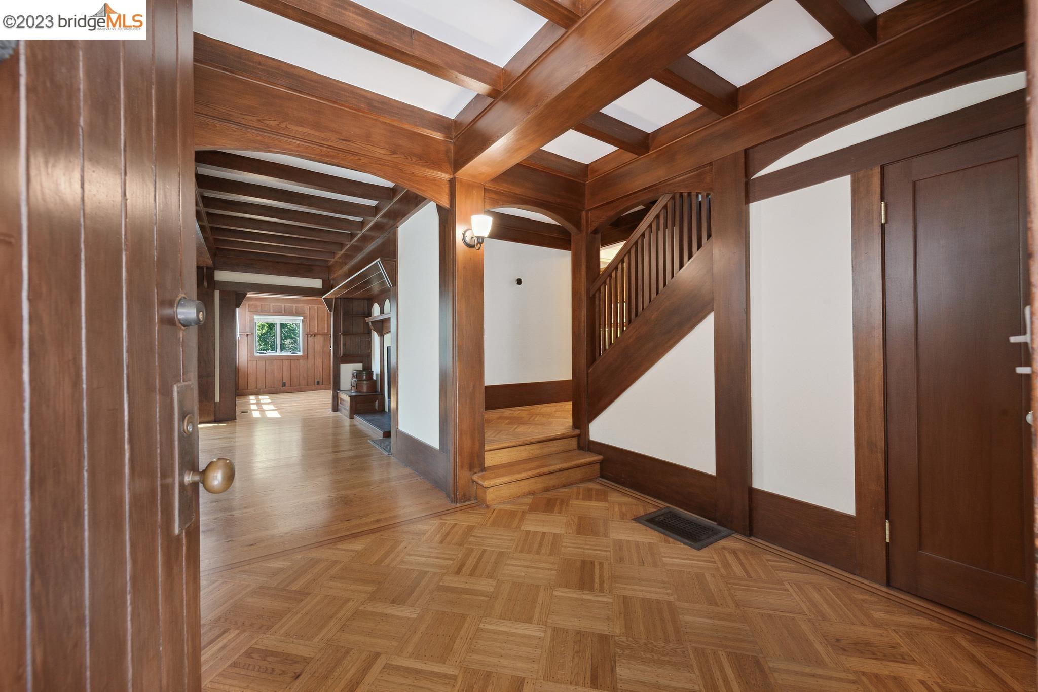 121 Hillside Ave