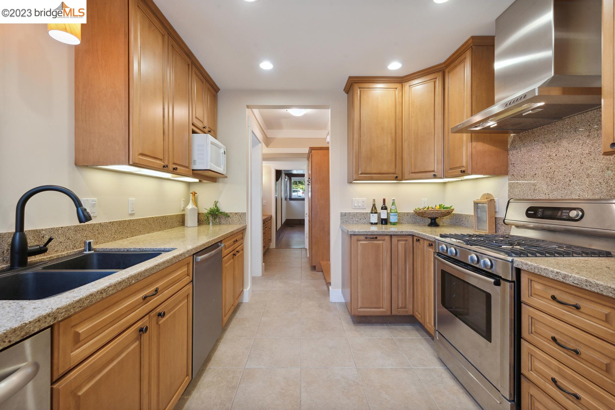 121 Hillside Ave