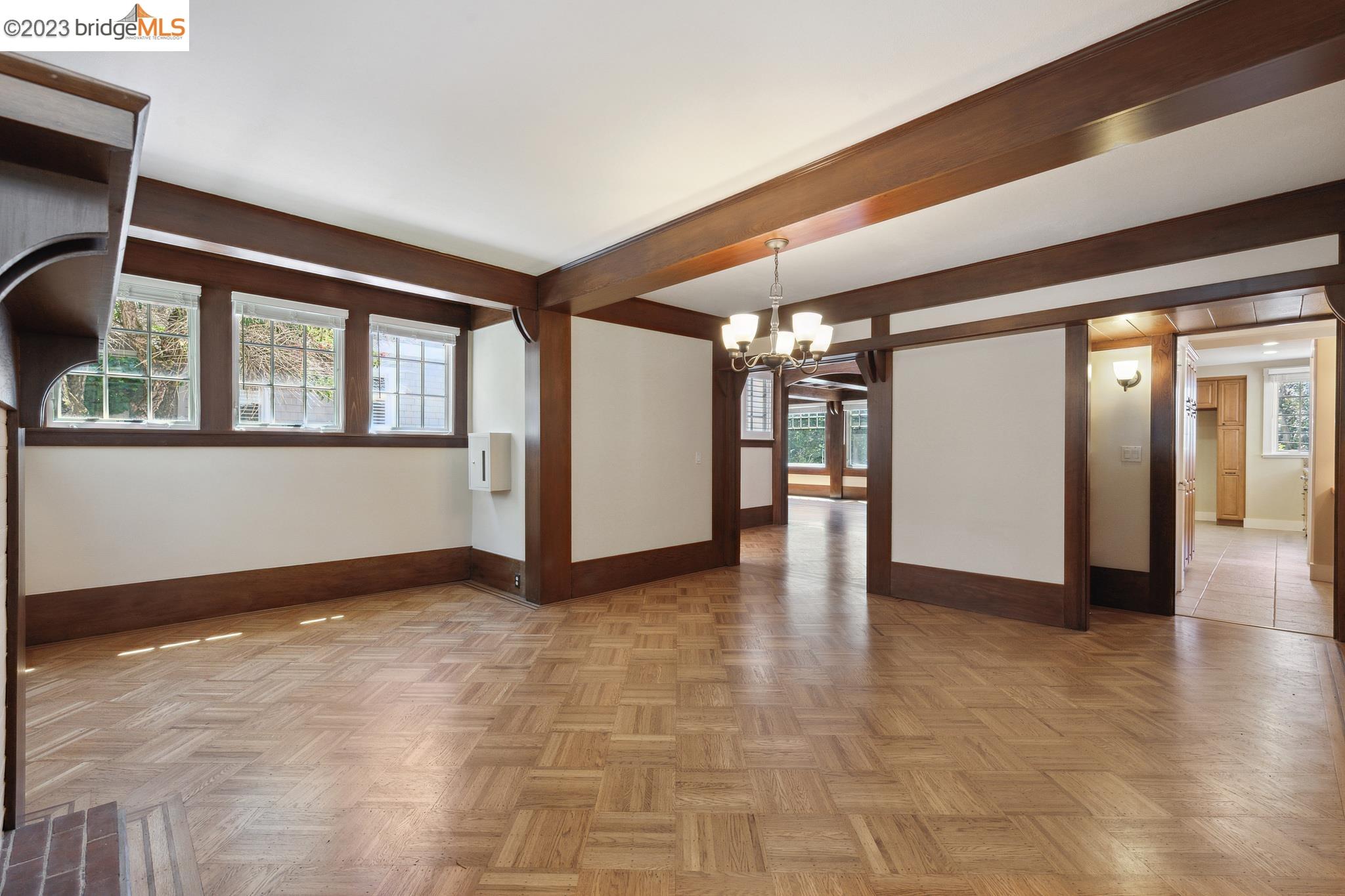 121 Hillside Ave
