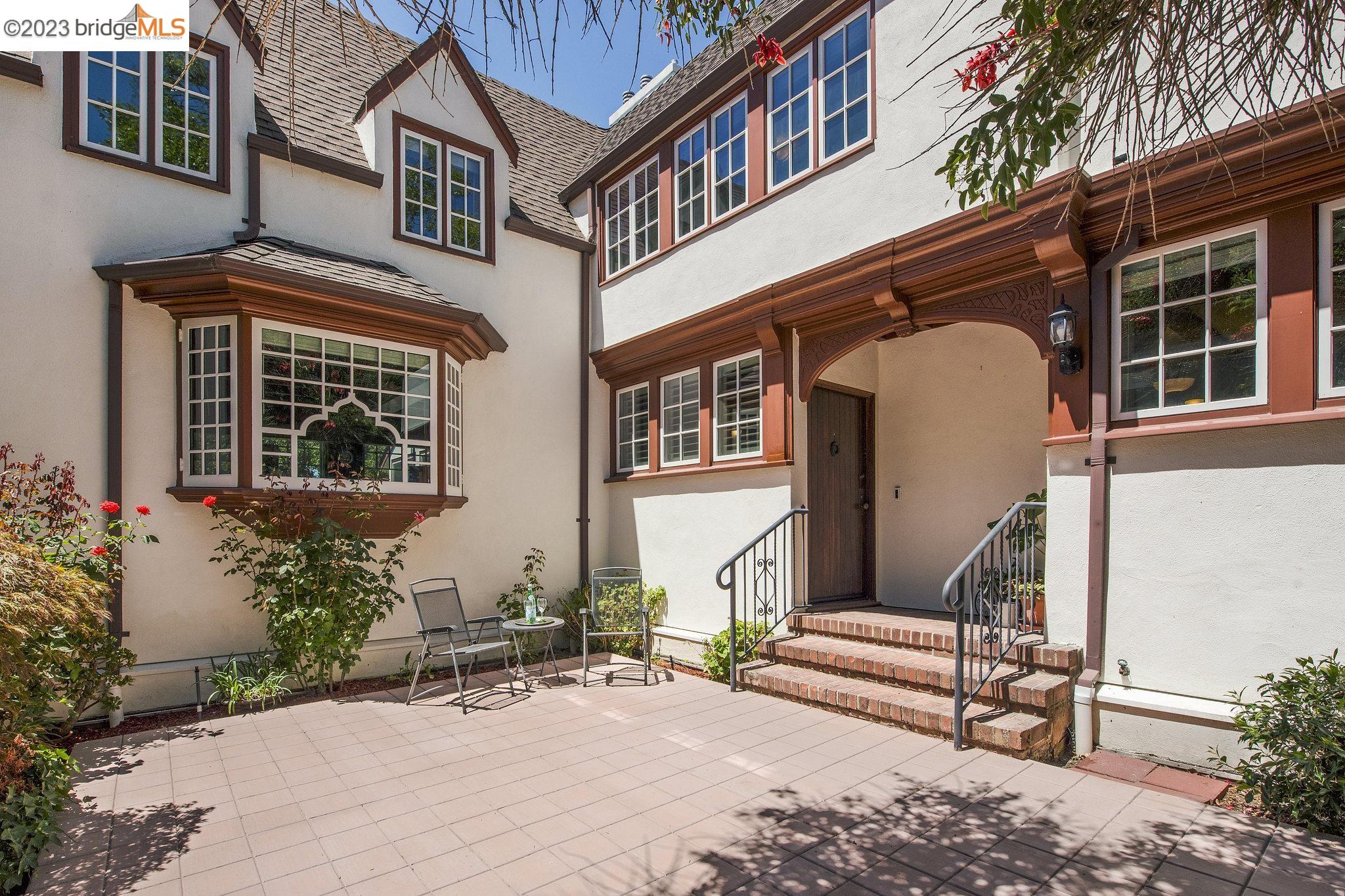 121 Hillside Ave