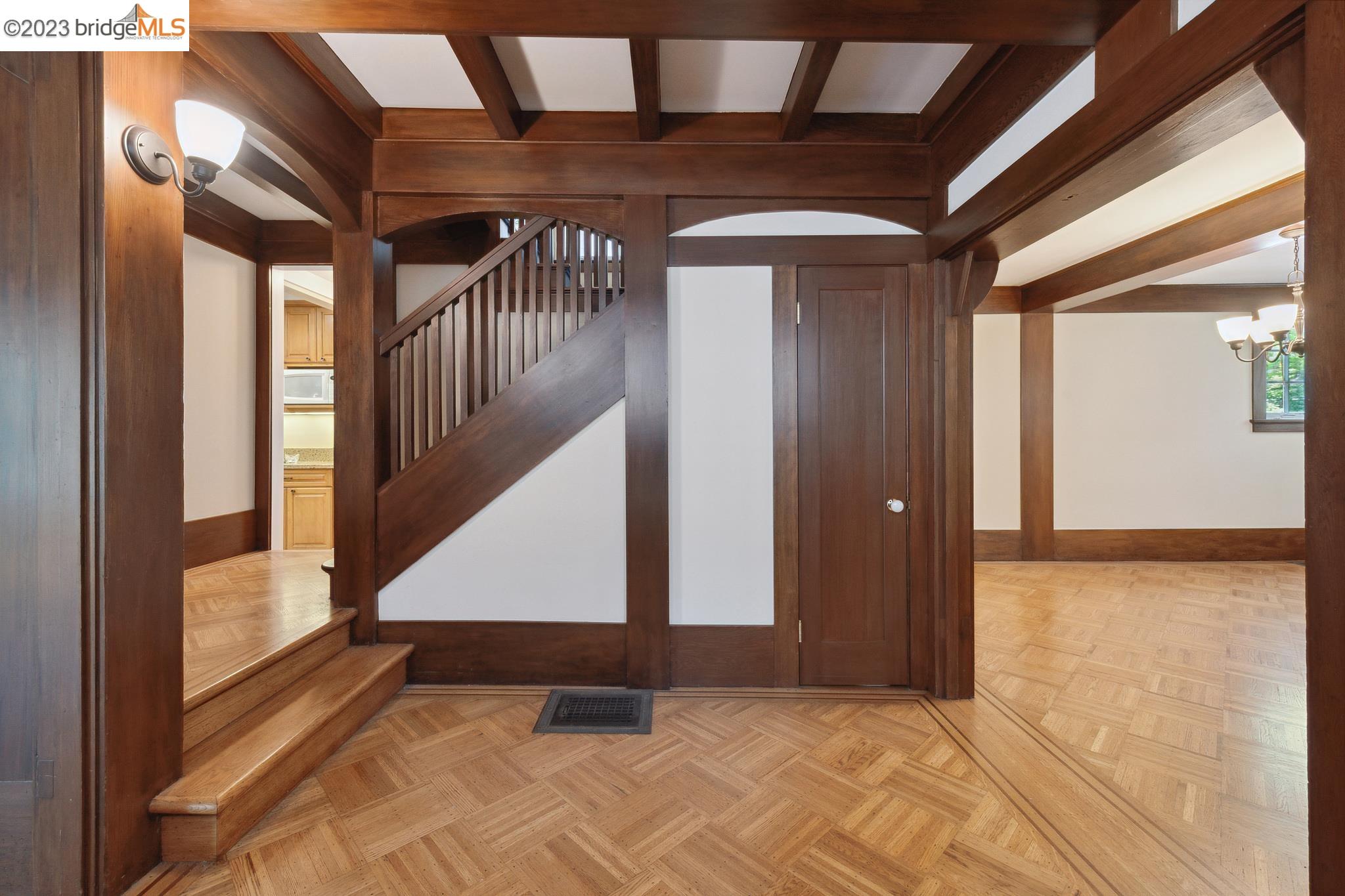 121 Hillside Ave
