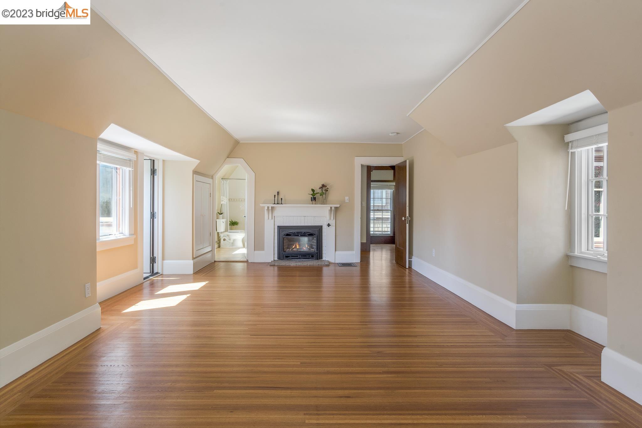 121 Hillside Ave