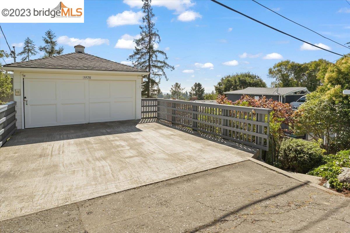 5978 Zinn Dr