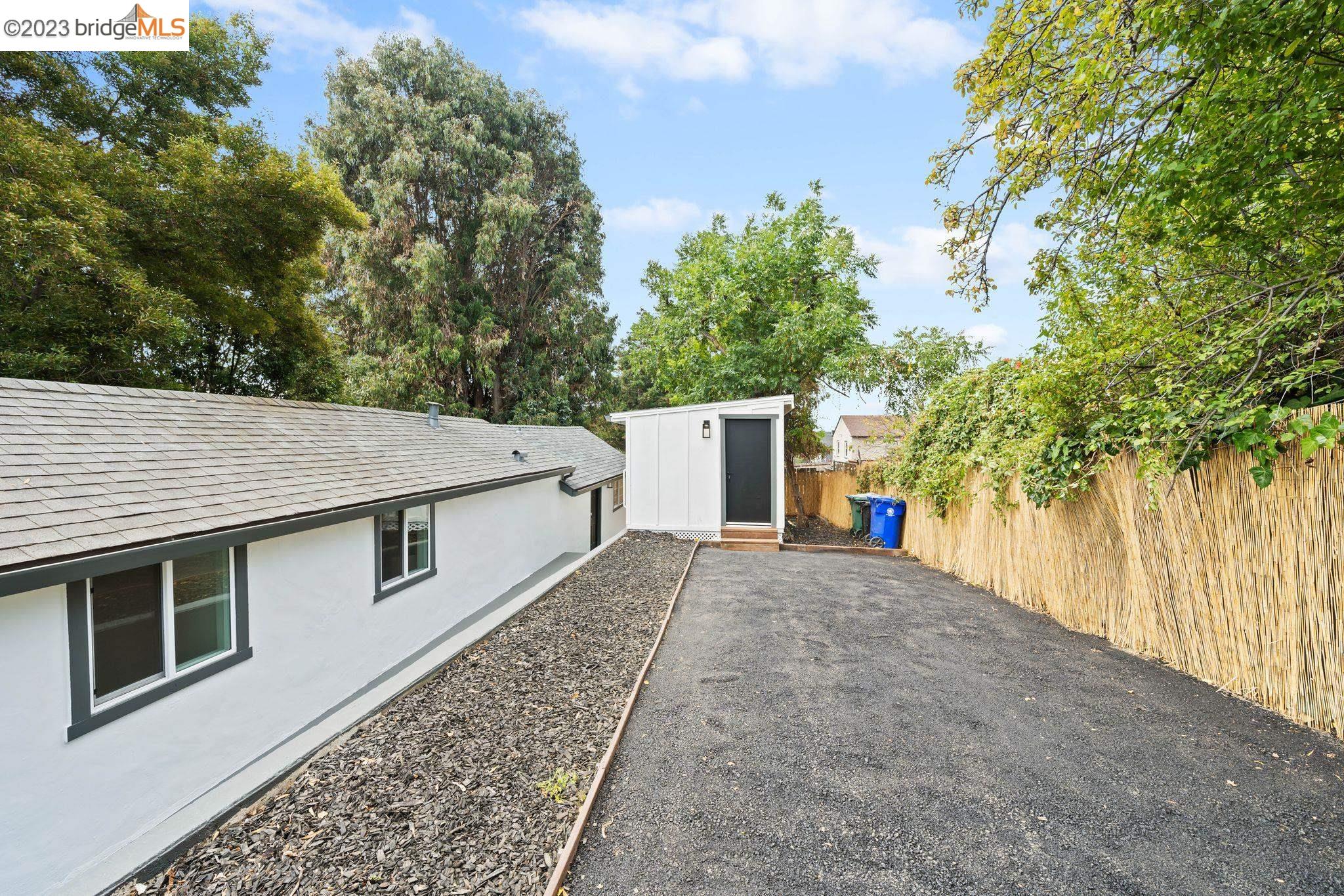 6110 Ralston Ave