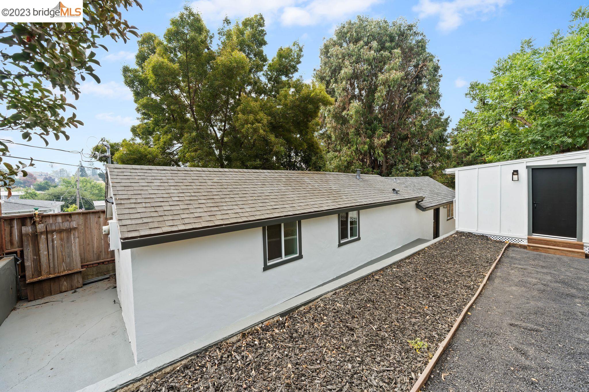 6110 Ralston Ave
