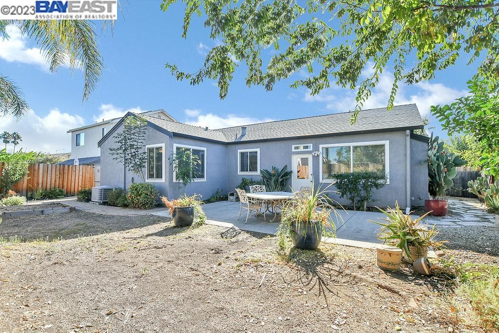 5419 Lakespring Dr